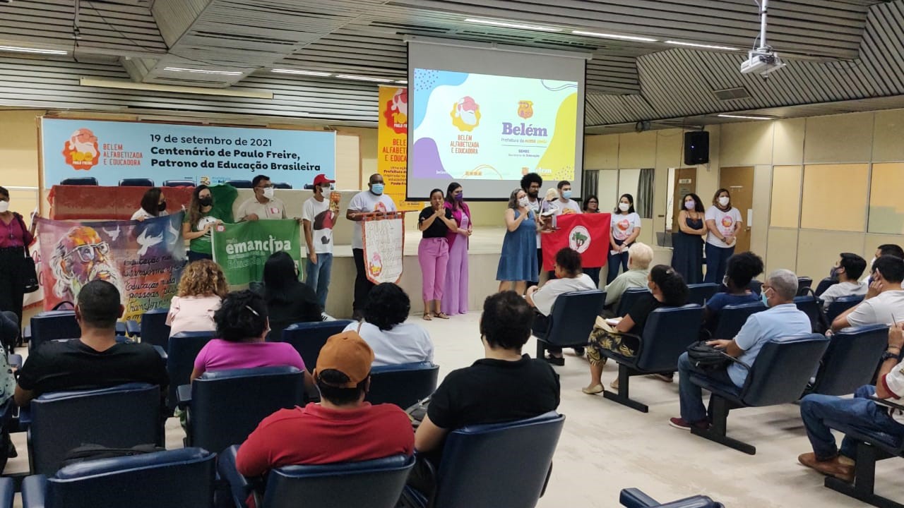 Educadores participam da formação inicial do programa Alfabetiza Belém