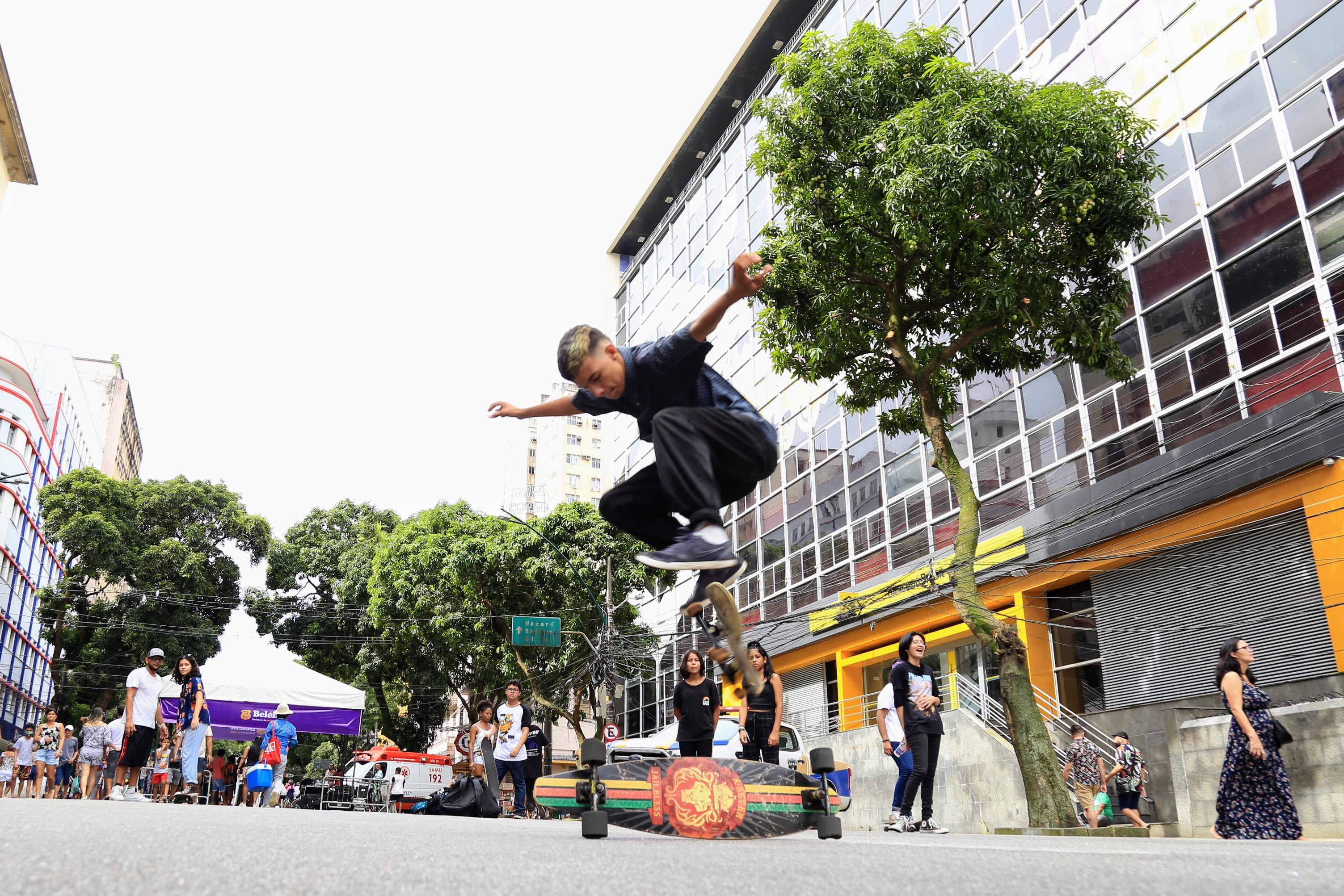 A rua é do povo: Avenida Cultural da Prefeitura de Belém traz diversão e arte para o domingo da população
