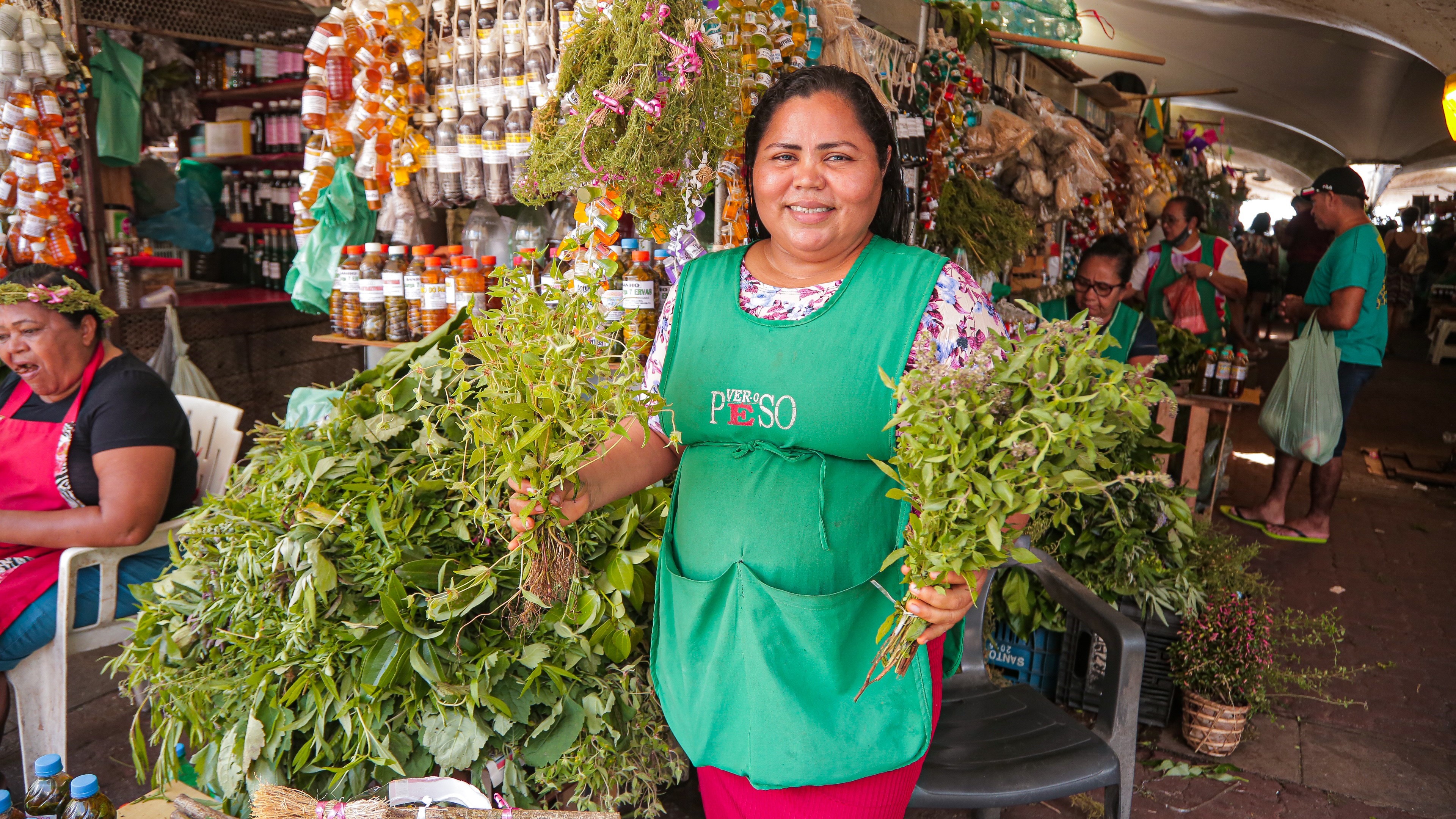 Ver-o-Peso mantém a tradição do banho de cheiro no Dia de São João