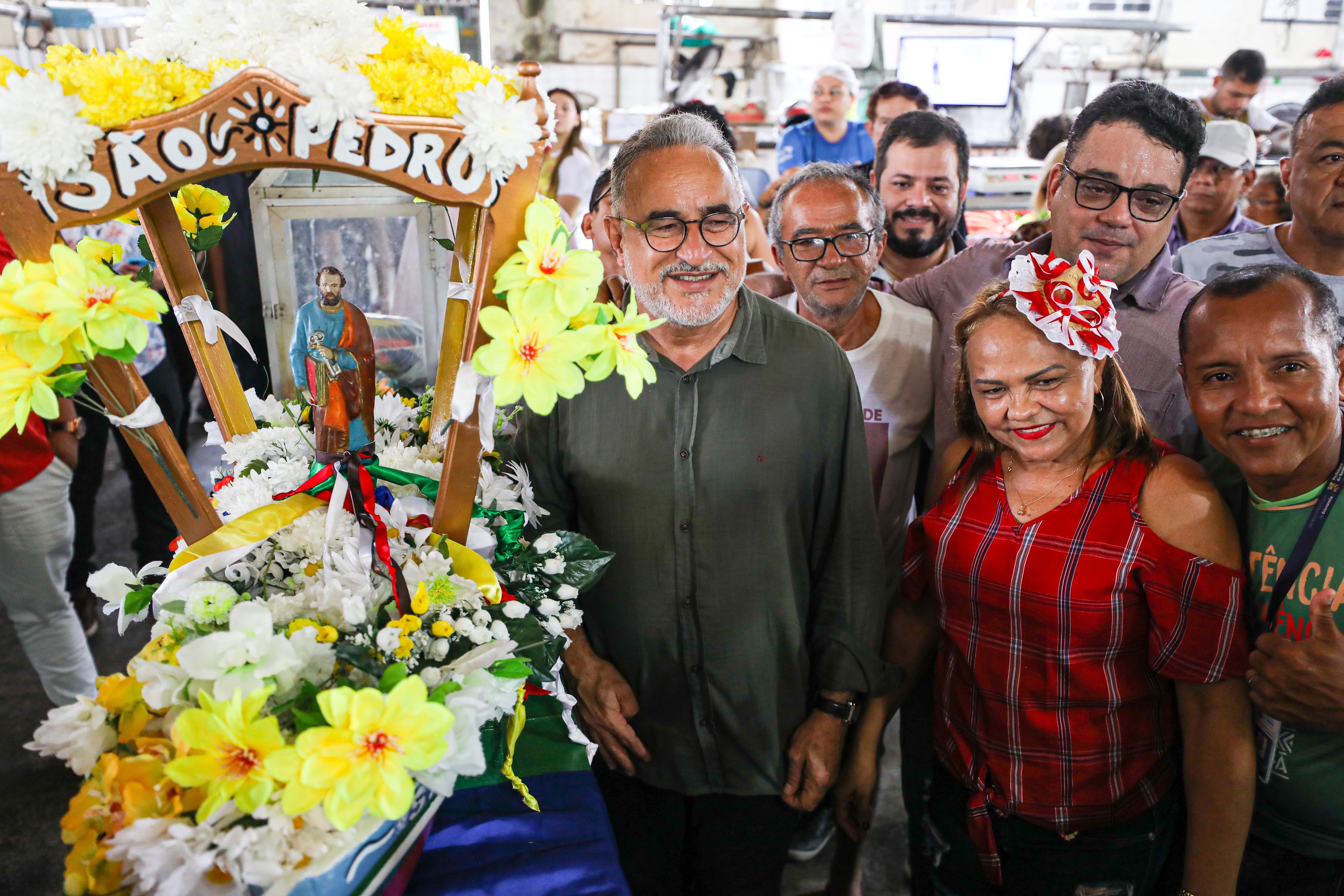 Feirantes da Pedreira fazem festa para São Pedro e para comemorar reforma anunciada pela Prefeitura