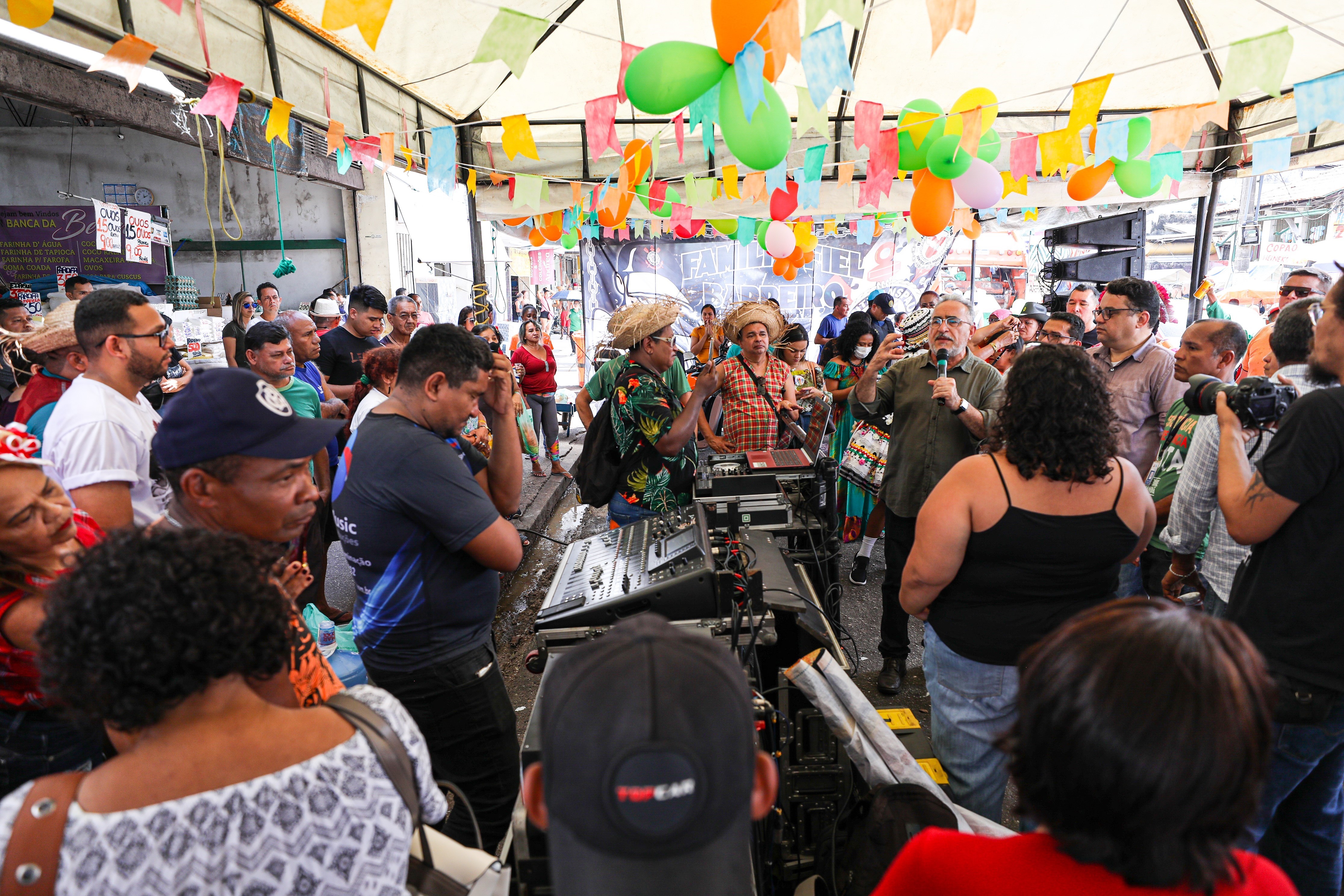 Feirantes da Pedreira fazem festa para São Pedro e para comemorar reforma anunciada pela Prefeitura