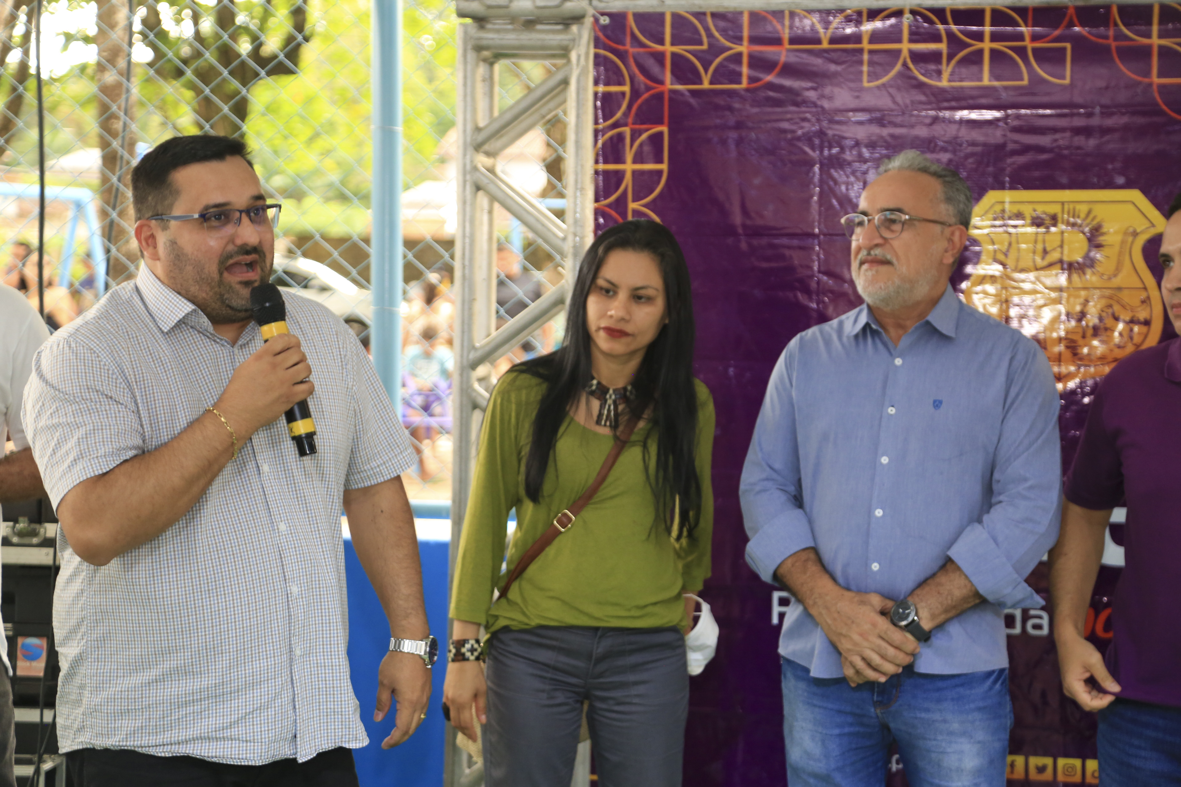 Moradores do bairro da Marambaia comemoram a entrega pela Prefeitura de novo espaço de lazer e convivência 