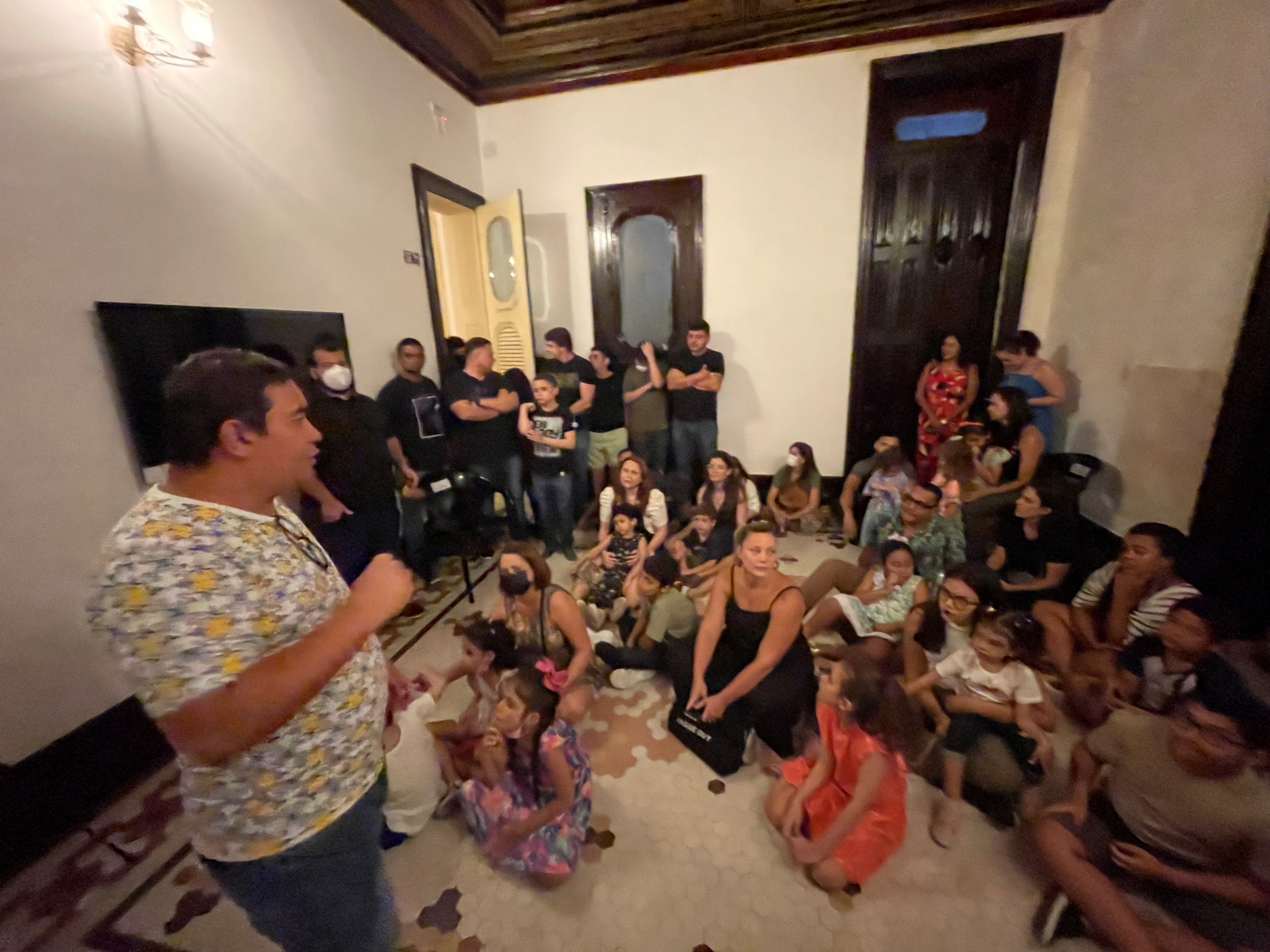 Palacete Bolonha recebe mais de 30 crianças para visitação noturna 