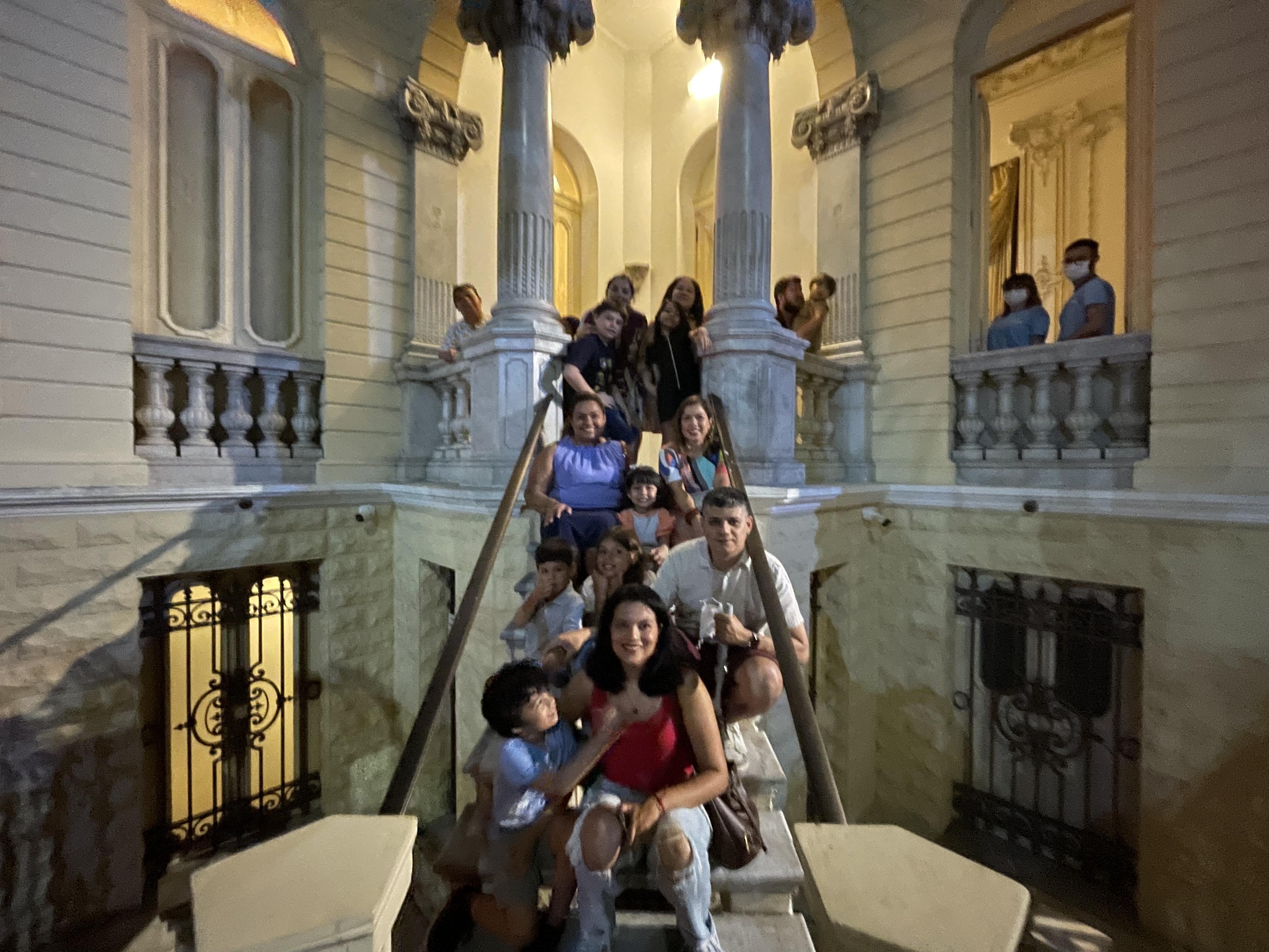Palacete Bolonha recebe mais de 30 crianças para visitação noturna 