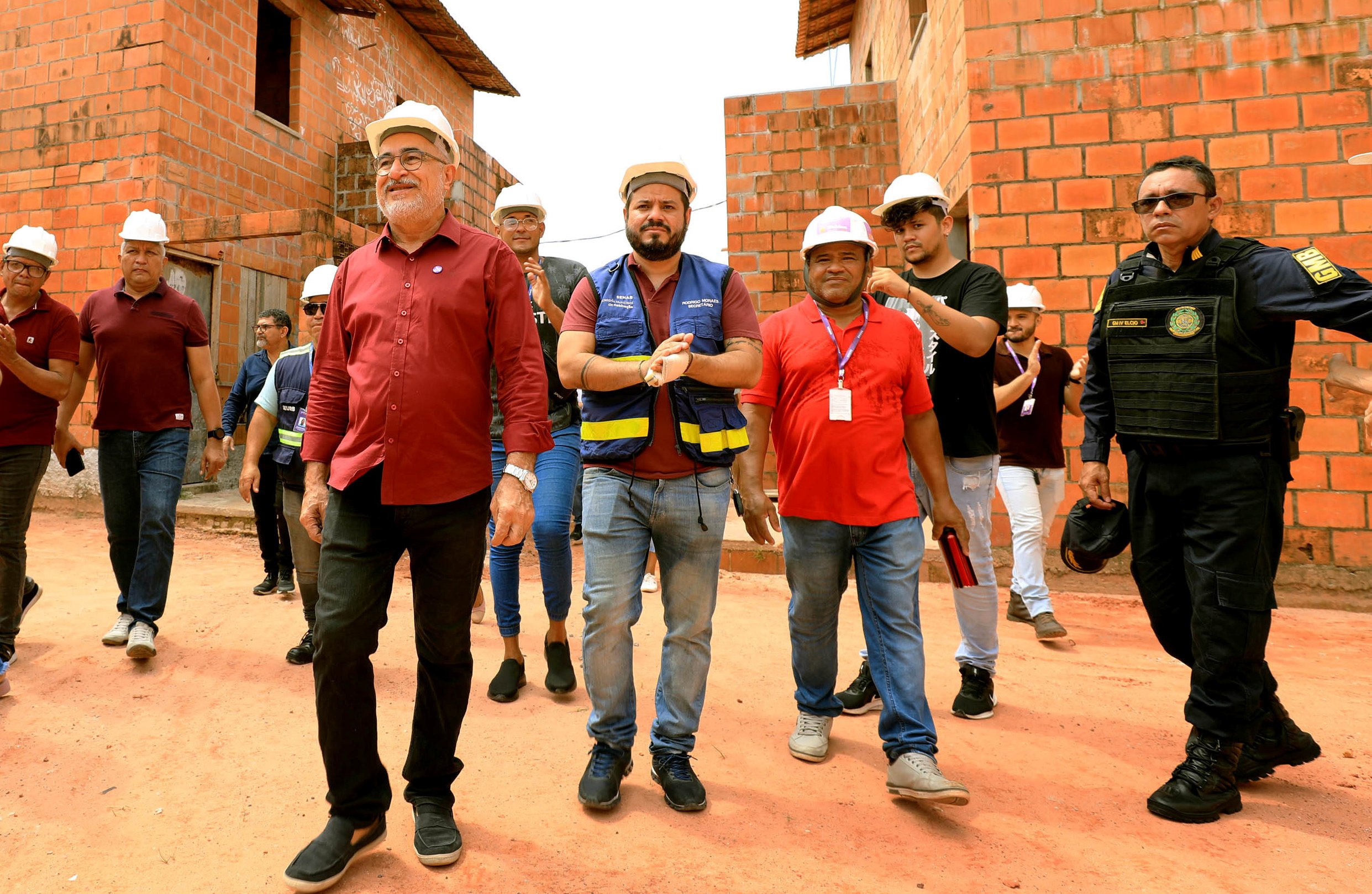 Prefeitura assina aditivos e garante conclusão de projetos habitacionais no Portal da Amazônia e Vila da Barca