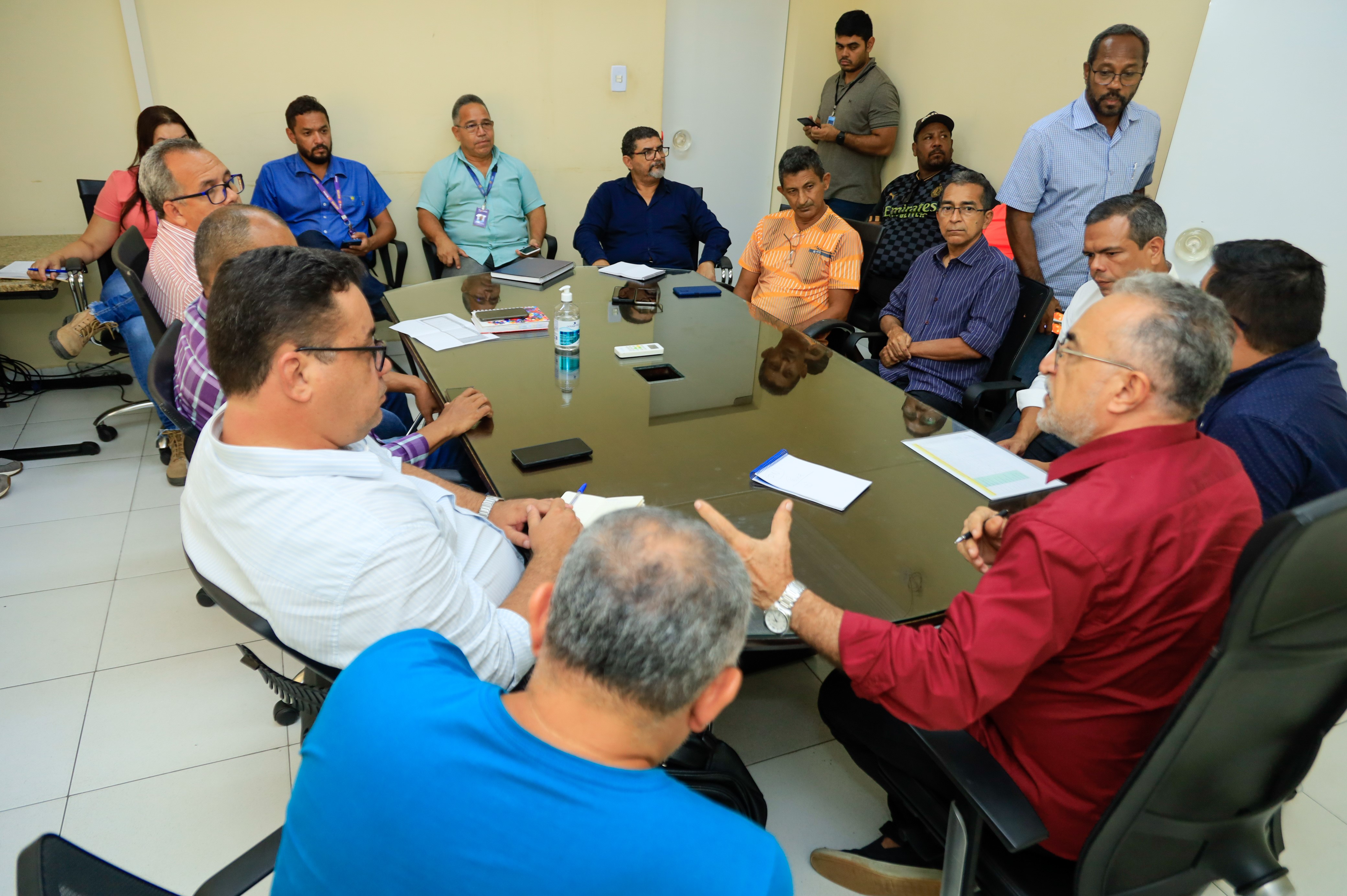 Reunião entre gestão municipal e trabalhadores do Ver-o-Peso trata sobre as melhorias no espaço