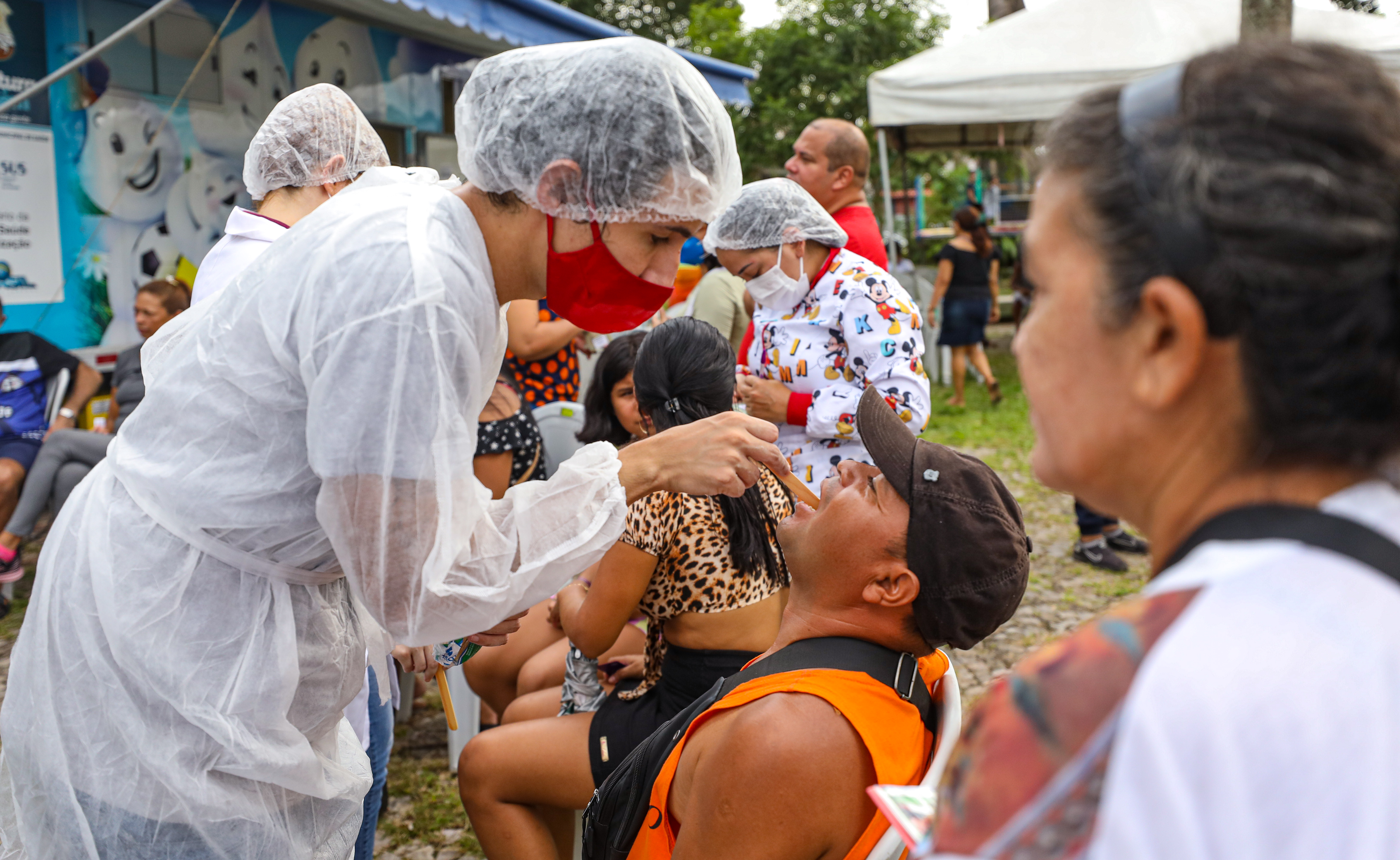 Prefeitura leva serviços de cidadania gratuitos a moradores da Marambaia