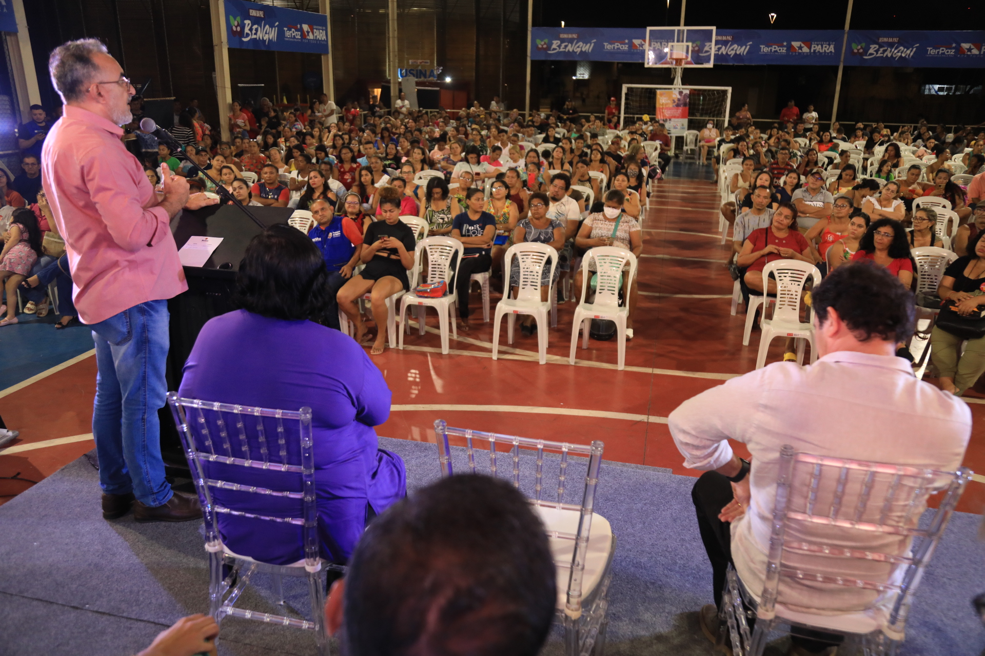 Moradores dos bairros do Bengui e Tapanã comemoram o recebimento do Bora Belém 