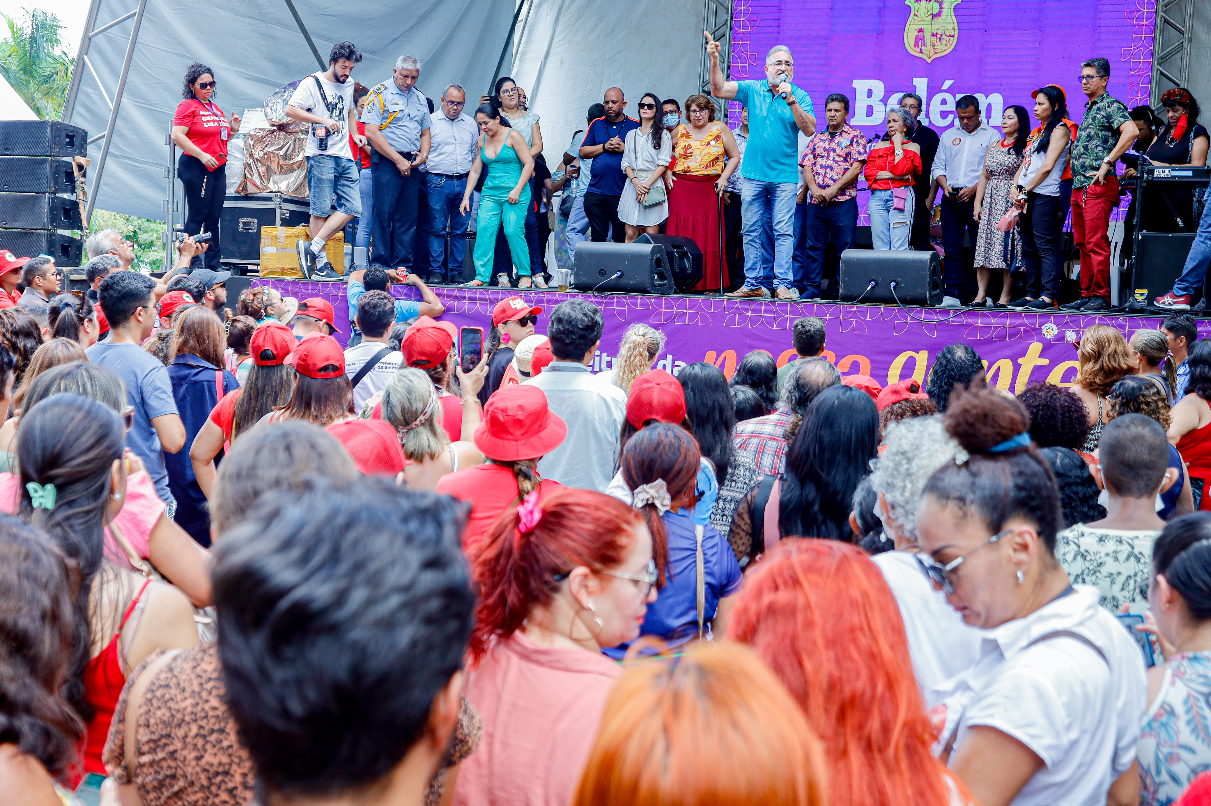 Servidores municipais são homenageados pela Prefeitura de Belém com grande ação na Praça da República 