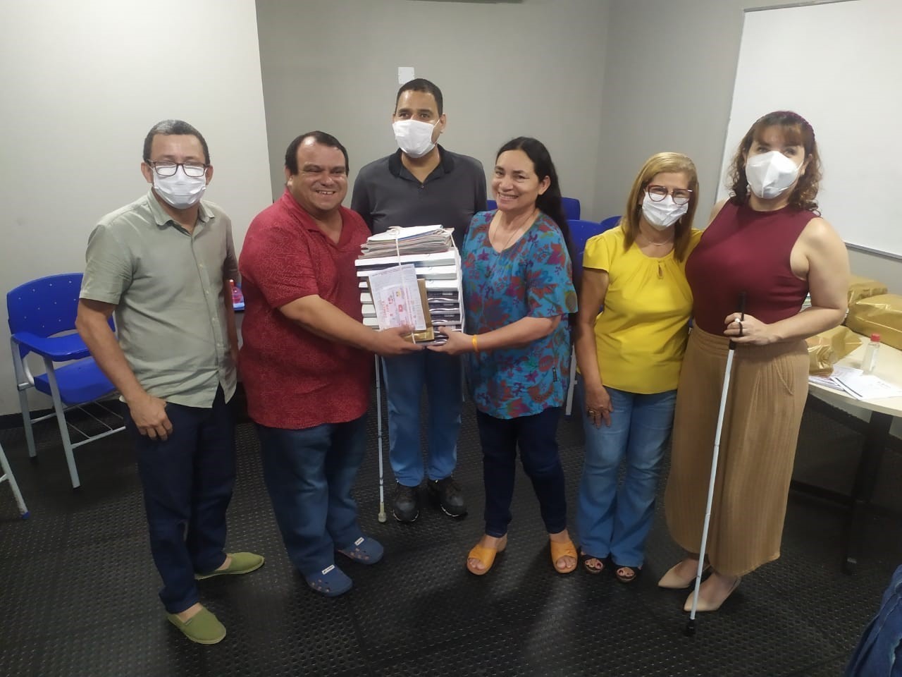 Livros em braille ampliam o acervo de bibliotecas da rede municipal de educação