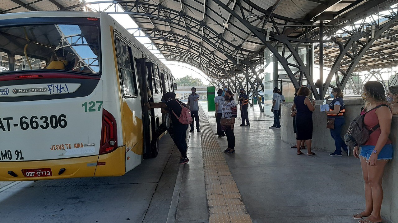 Mais de 1,5 mil multas a empresas de ônibus foram aplicadas em 10 meses pela Prefeitura