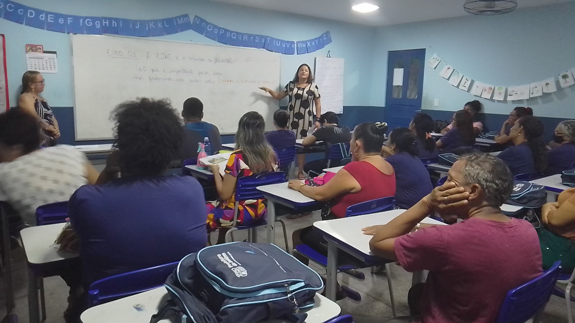 Estudantes sinalizam em fórum municipal as demandas para o programa de educação para jovens, adultos e idosos