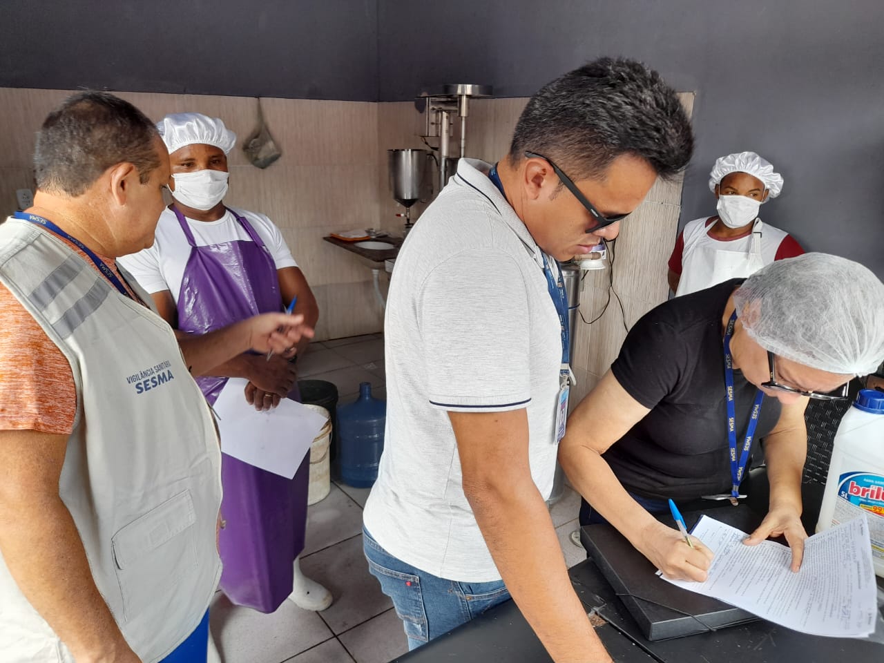 Estabelecimentos que vendem açaí na Pratinha passam por vistoria