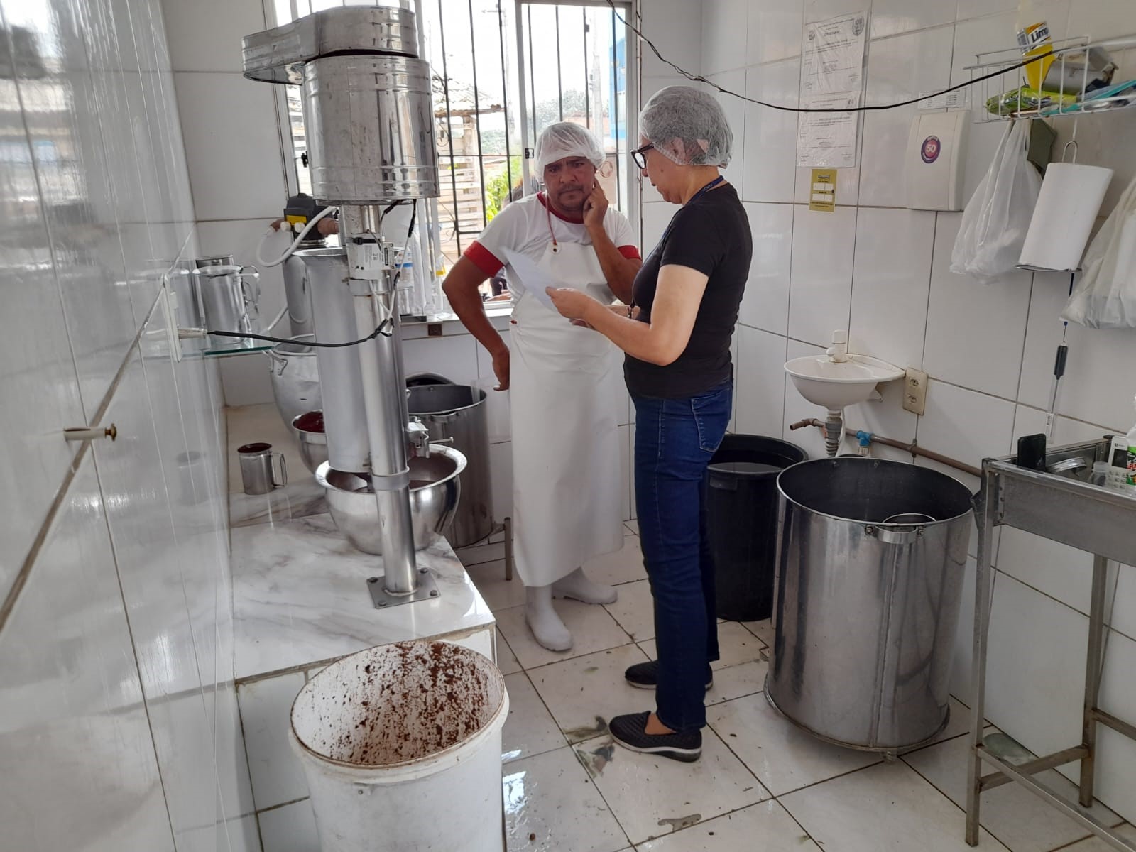 Estabelecimentos que vendem açaí na Pratinha passam por vistoria