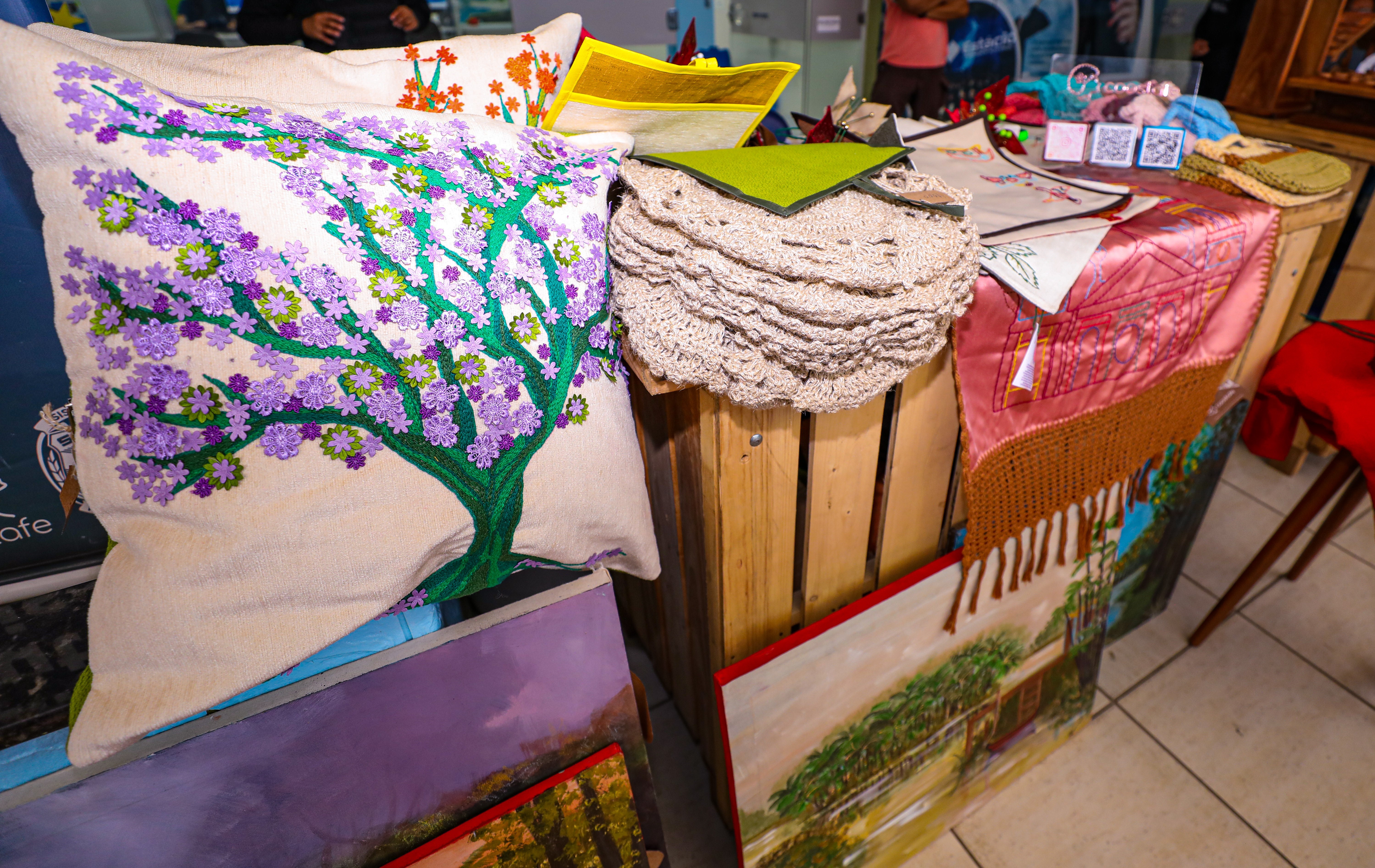 Prefeitura participa de feira e desfile de moda de produtos confeccionados por detentas