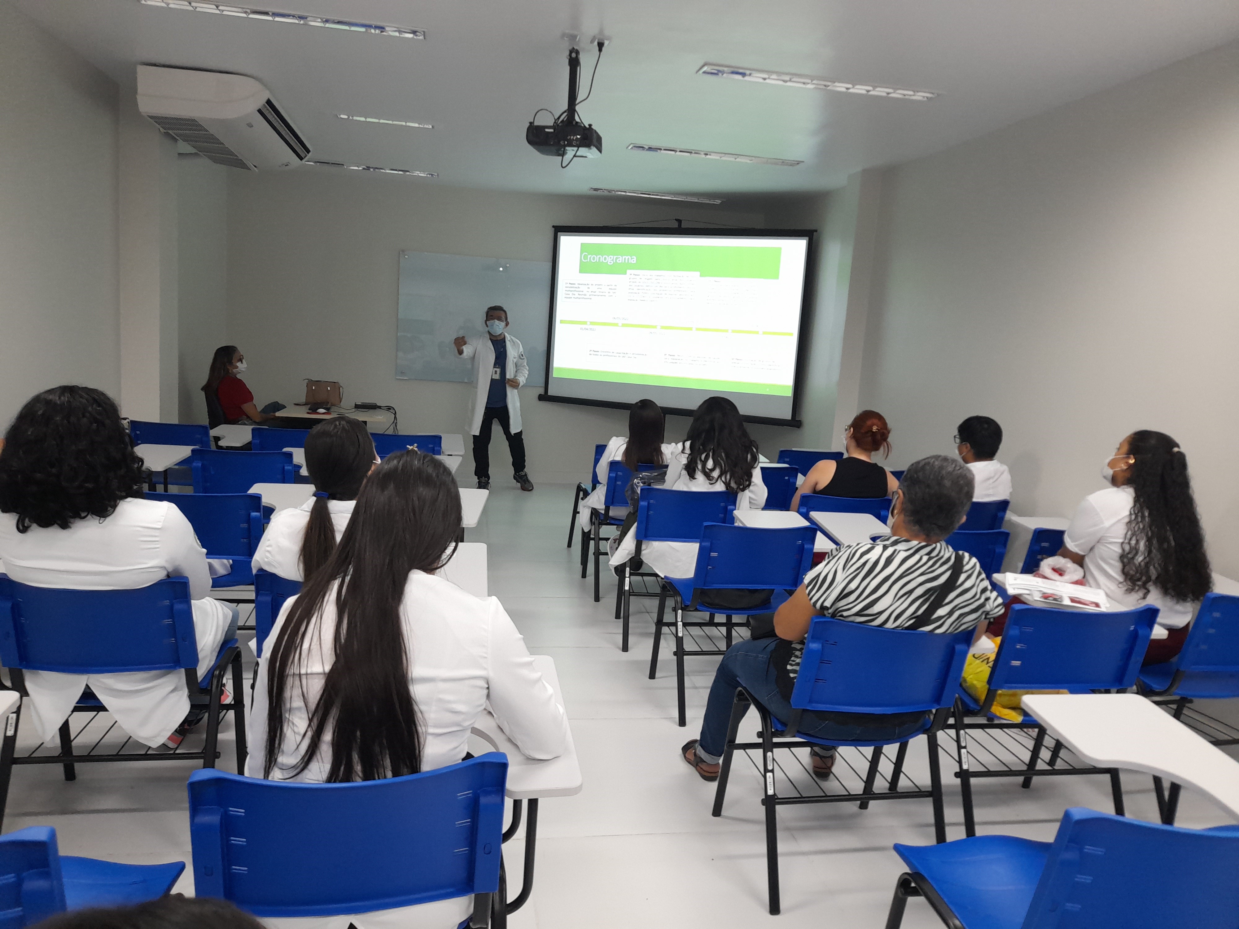 Projeto de cuidados às pessoas com HIV/Aids do Casa Dia é apresentado no Hospital Barros Barreto