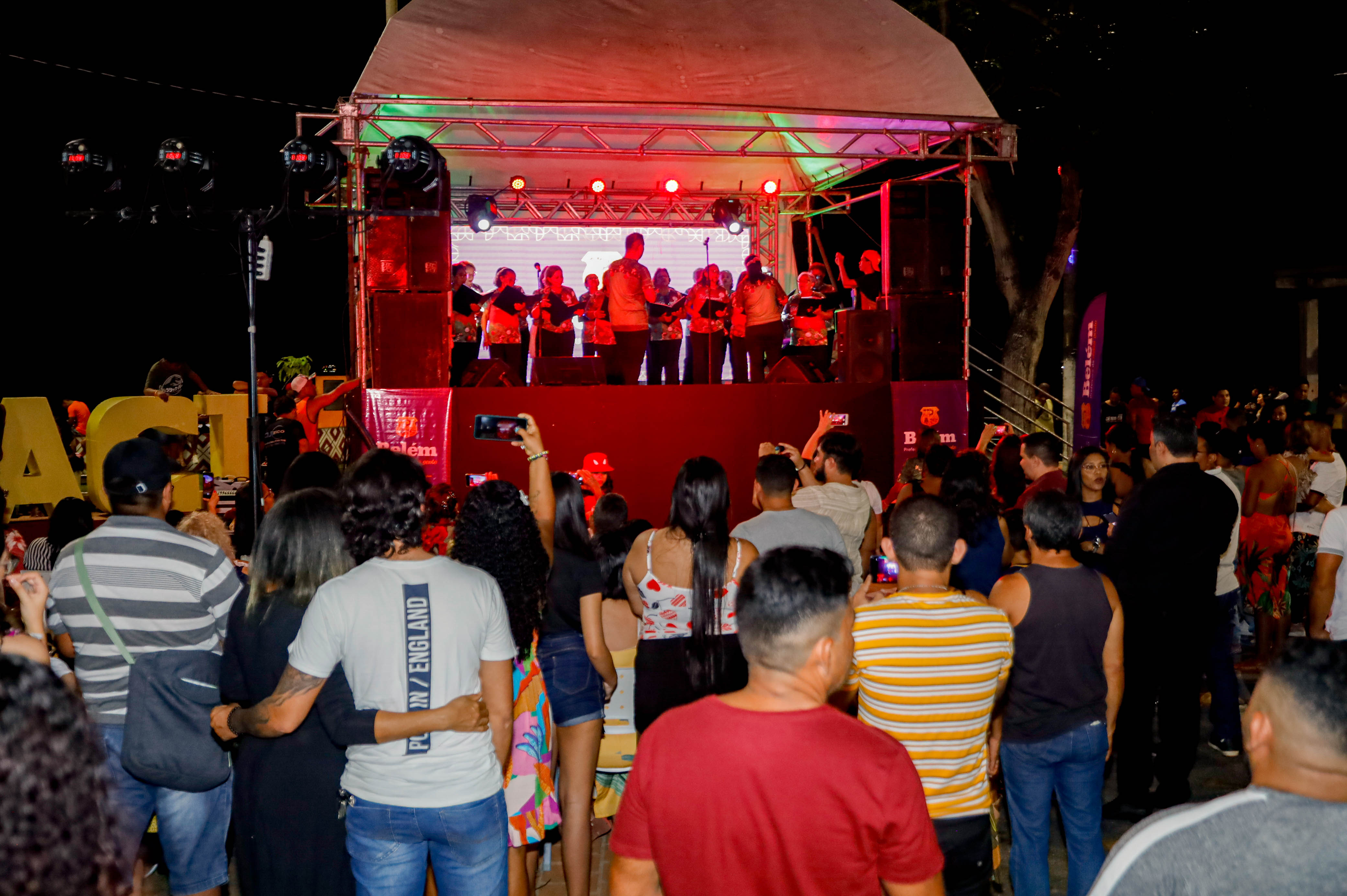 Icoaraci celebra o Natal com luzes, coral, representações e decoração especial