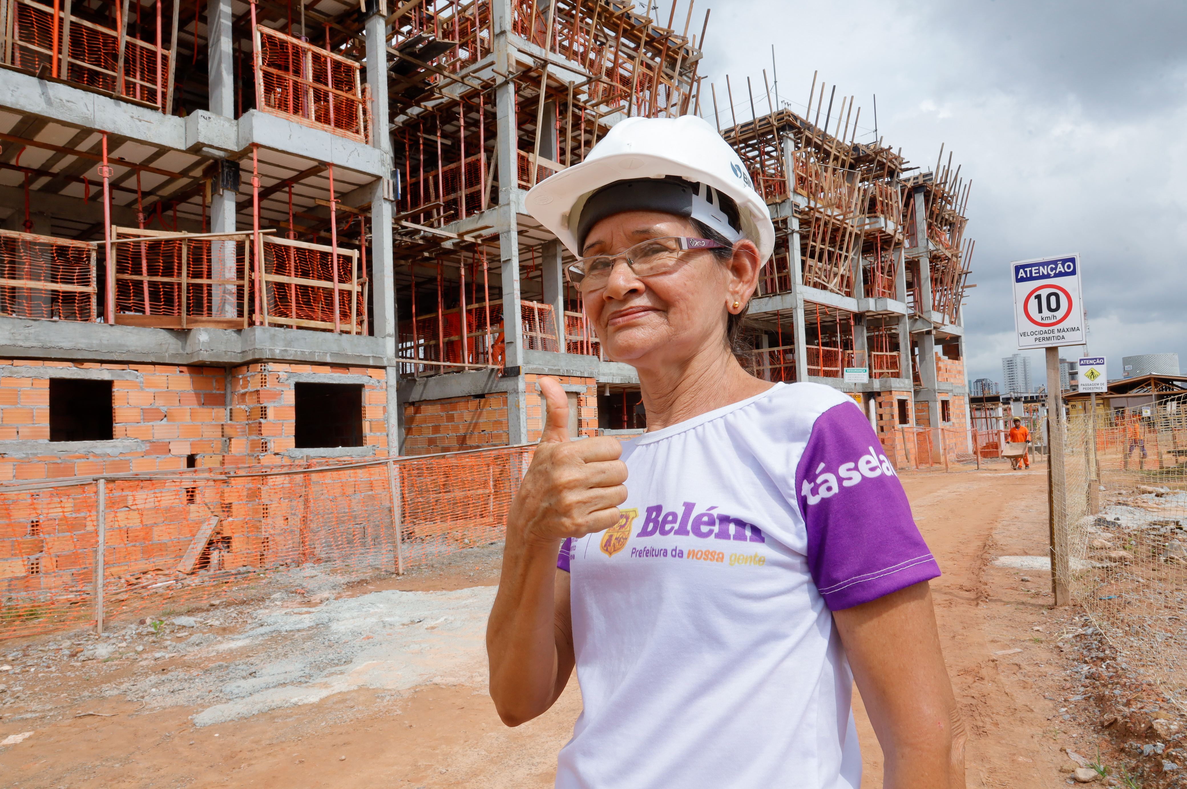 Obra do conjunto habitacional e comercial vai garantir moradia digna à população