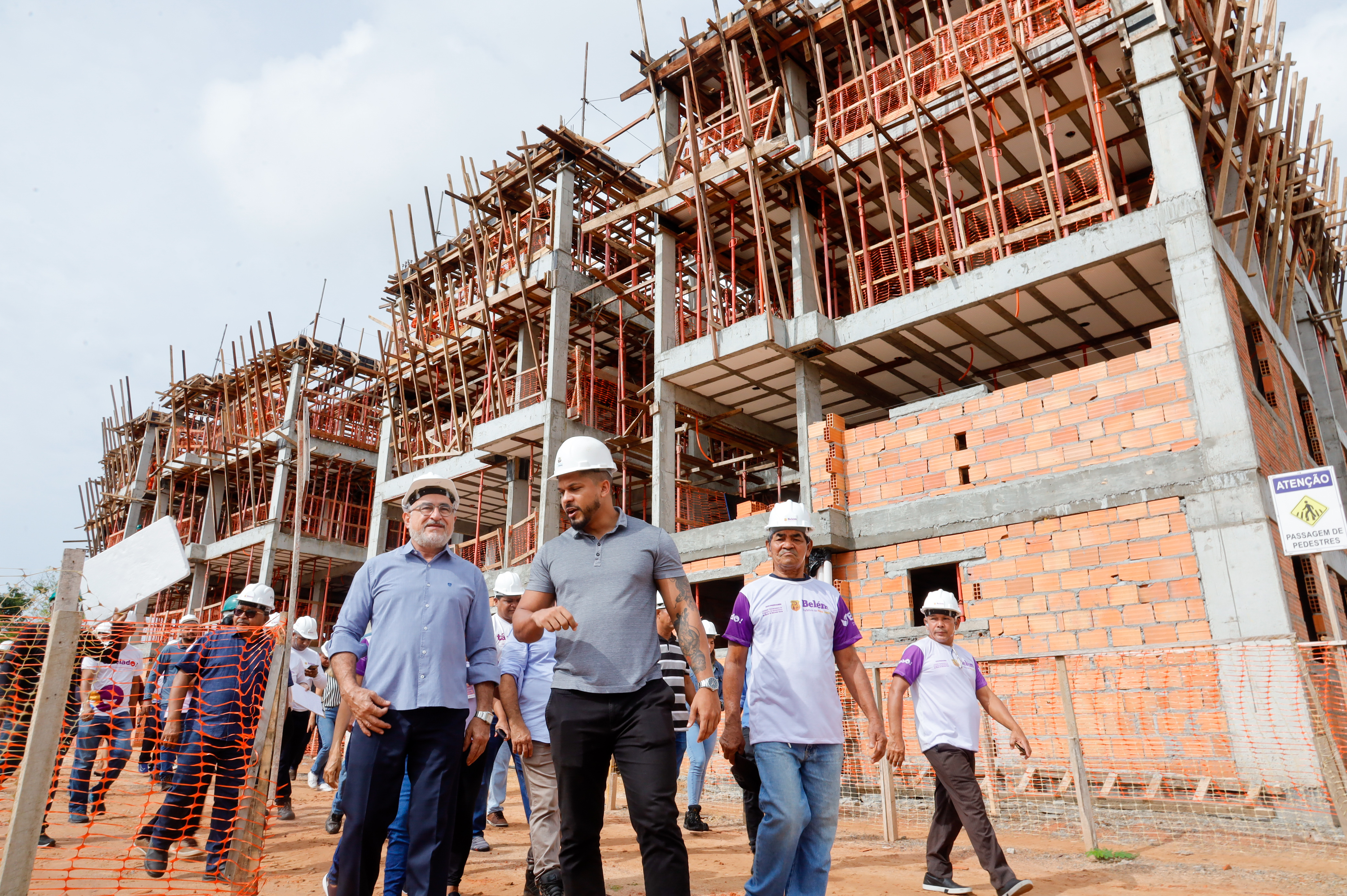 Obra do conjunto habitacional e comercial vai garantir moradia digna à população