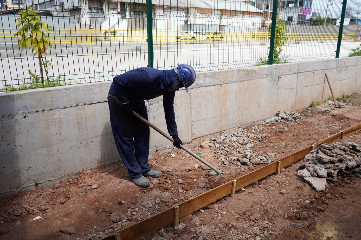 Prefeitura agiliza conclusão de calçadas na avenida Bernardo Sayão