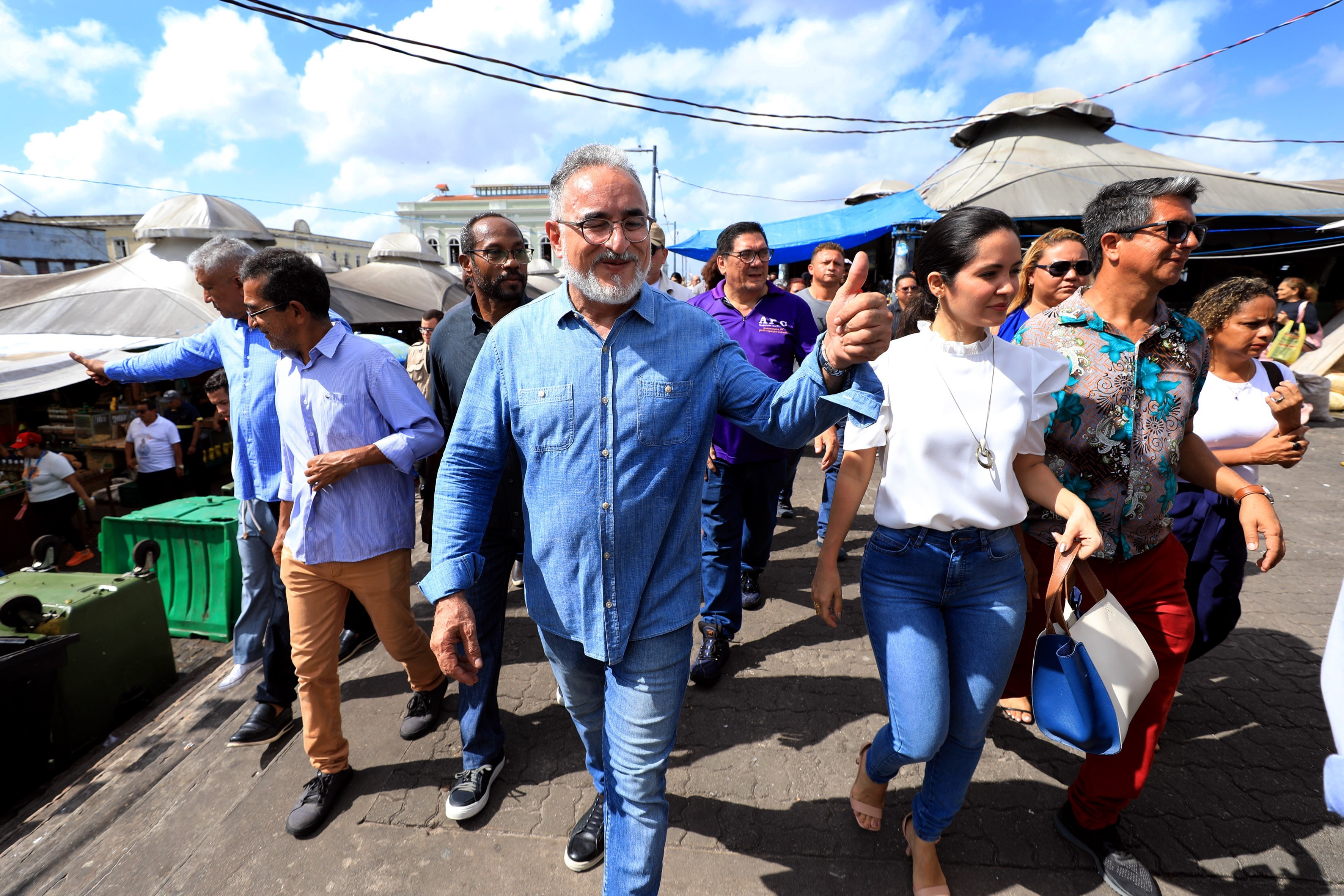 População participa do tradicional parabéns pelo aniversário de Belém no Ver-o-Peso