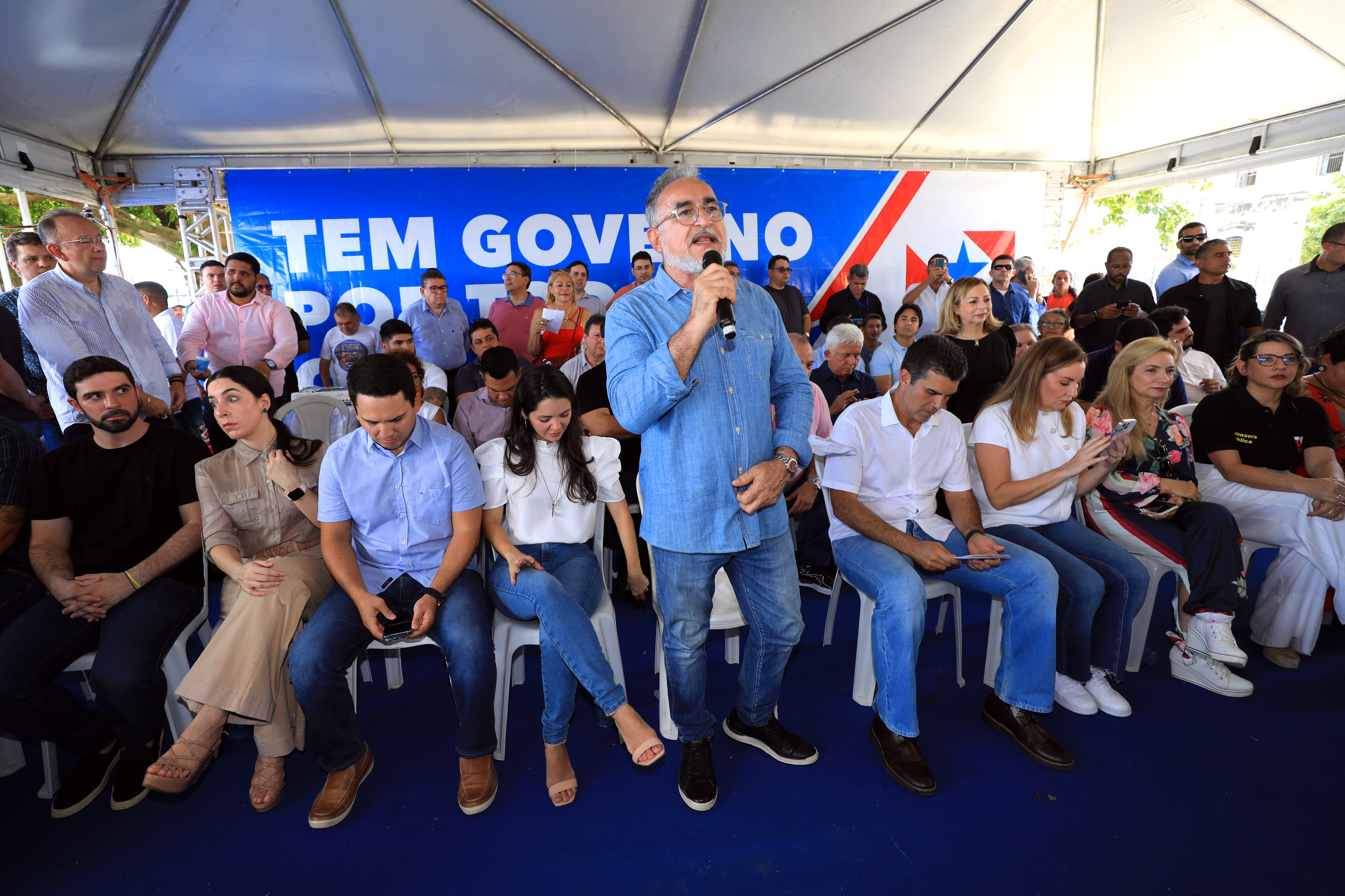 População participa do tradicional parabéns pelo aniversário de Belém no Ver-o-Peso