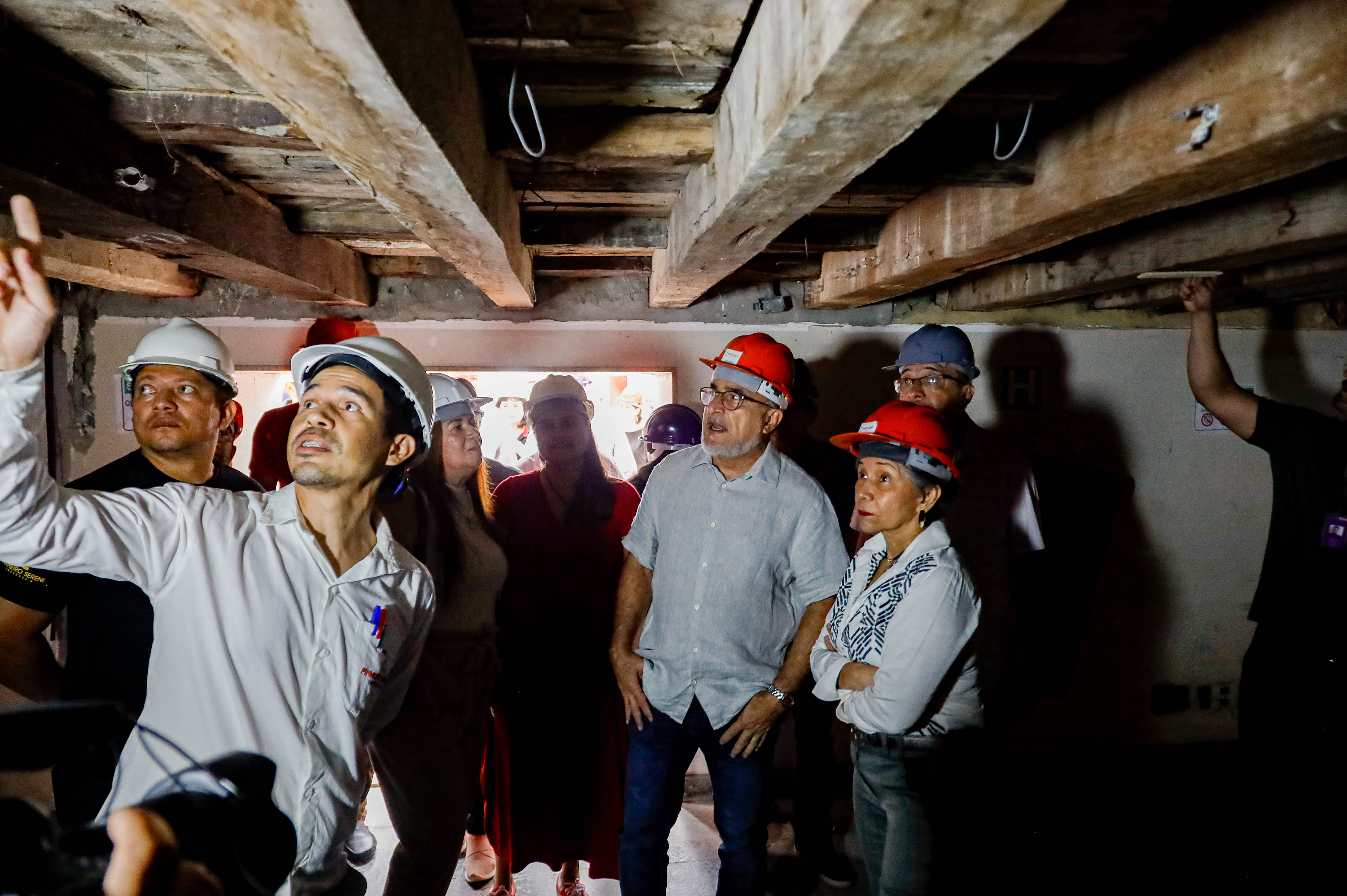 Técnicos da Prefeitura de Belém fazem supervisão às obras de reforma e restauração do Palacete Pinho