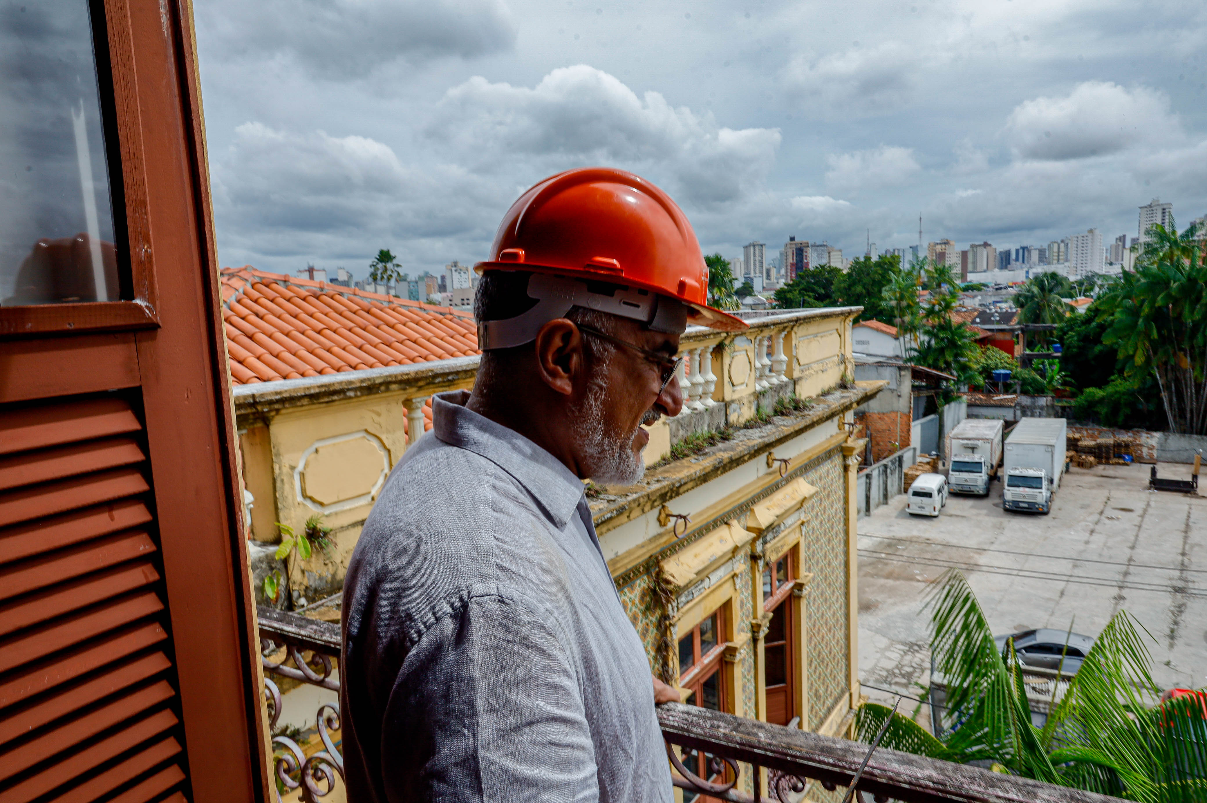 Técnicos da Prefeitura de Belém fazem supervisão às obras de reforma e restauração do Palacete Pinho