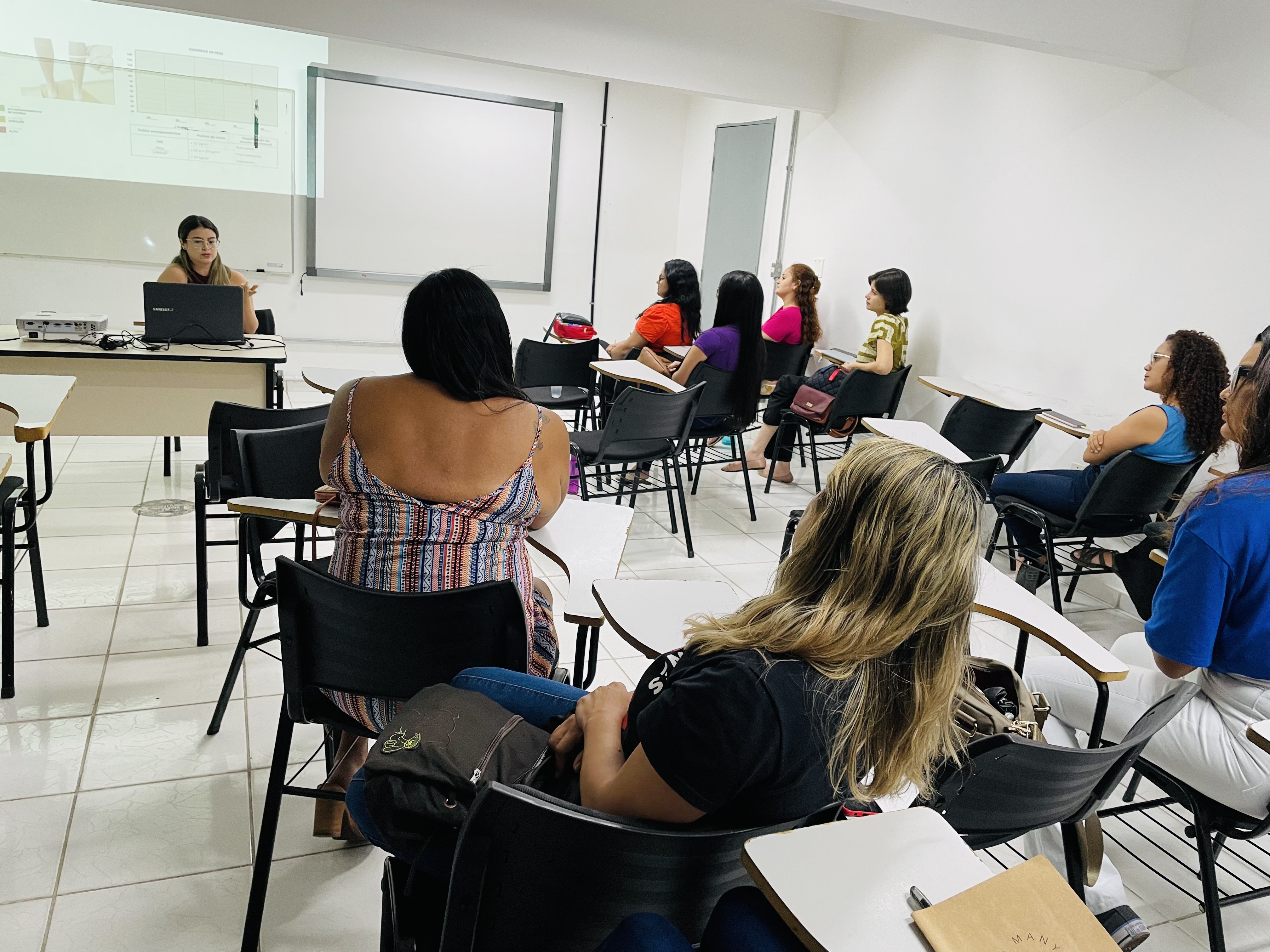 Profissionais e estudantes participam de capacitação sobre saúde integral do idoso