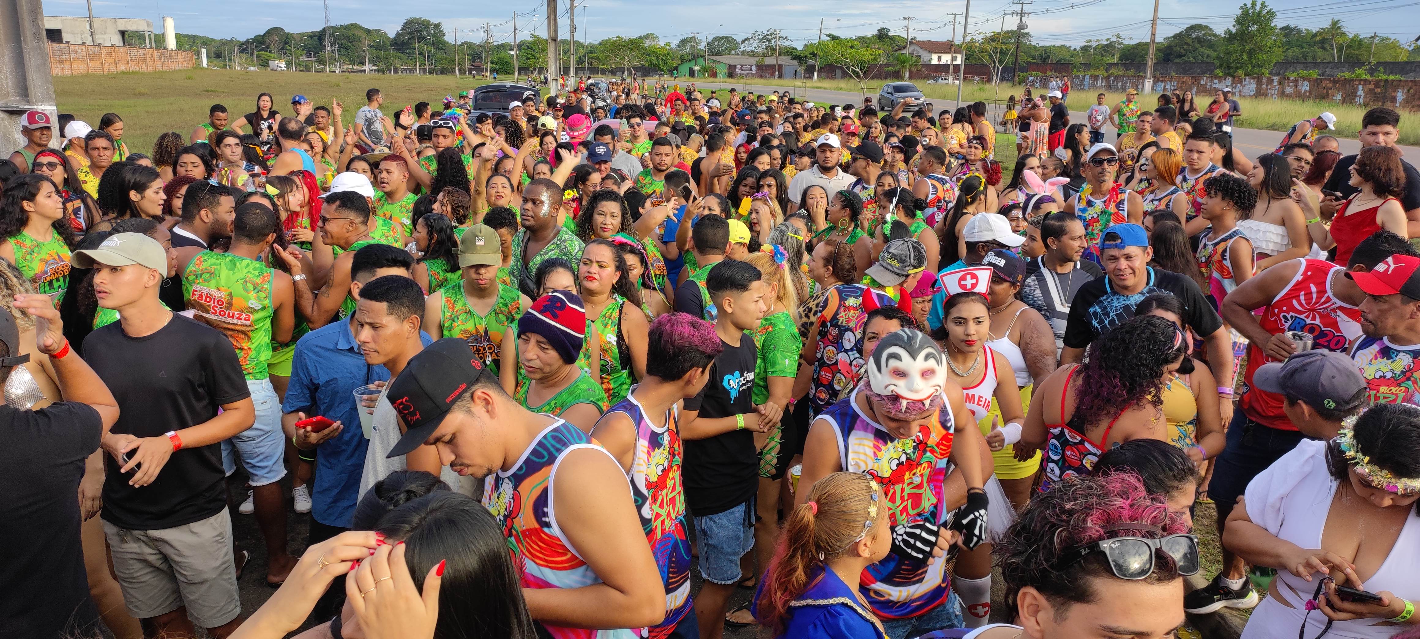 Carnaval de Todas as Cores arrasta quase dez mil foliões no primeiro dia de folia em Outeiro