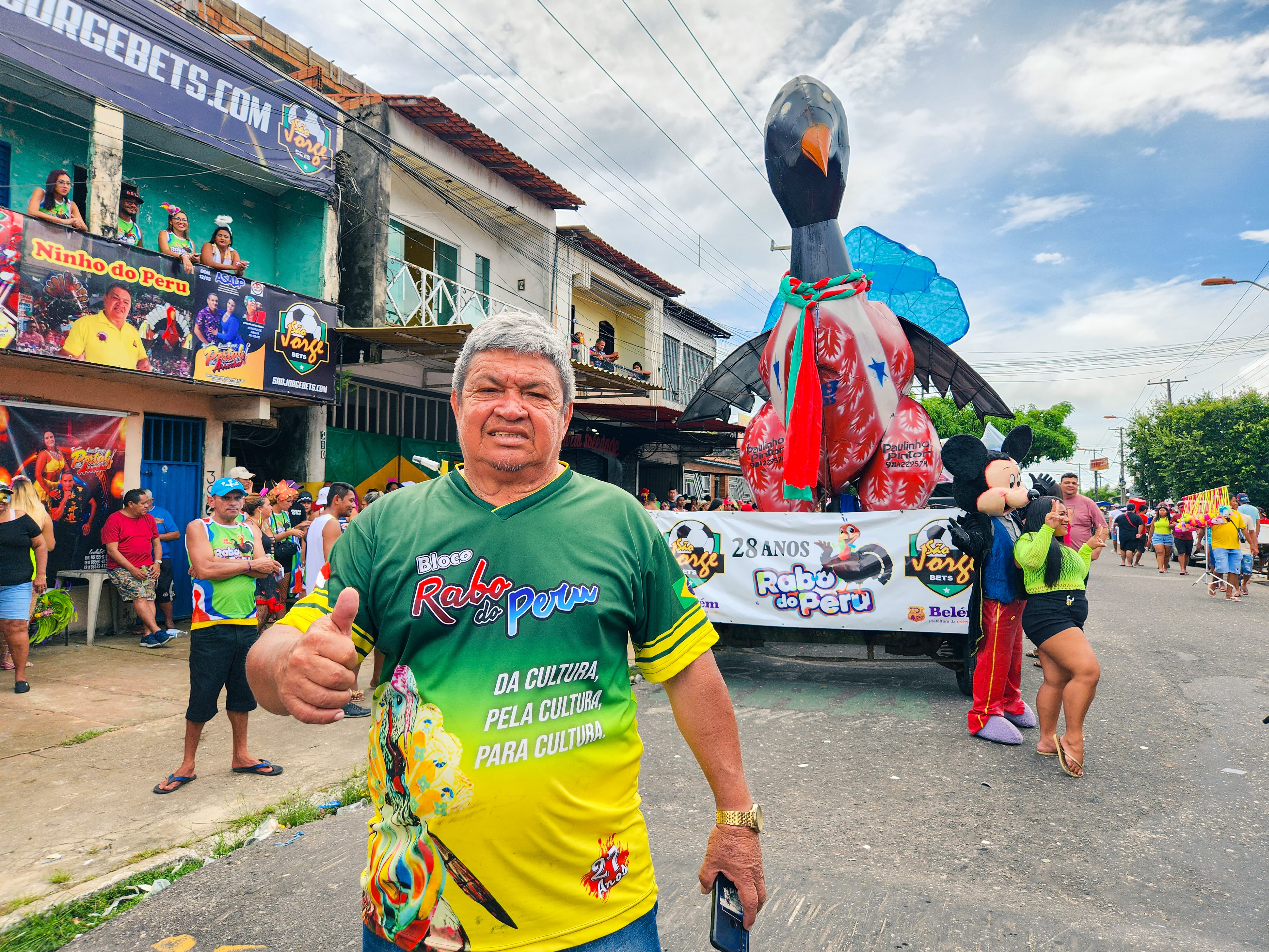 Tradicional Rabo do Peru arrasta 300 mil foliões e encerra Circuito Icoaraci Folia em grande estilo