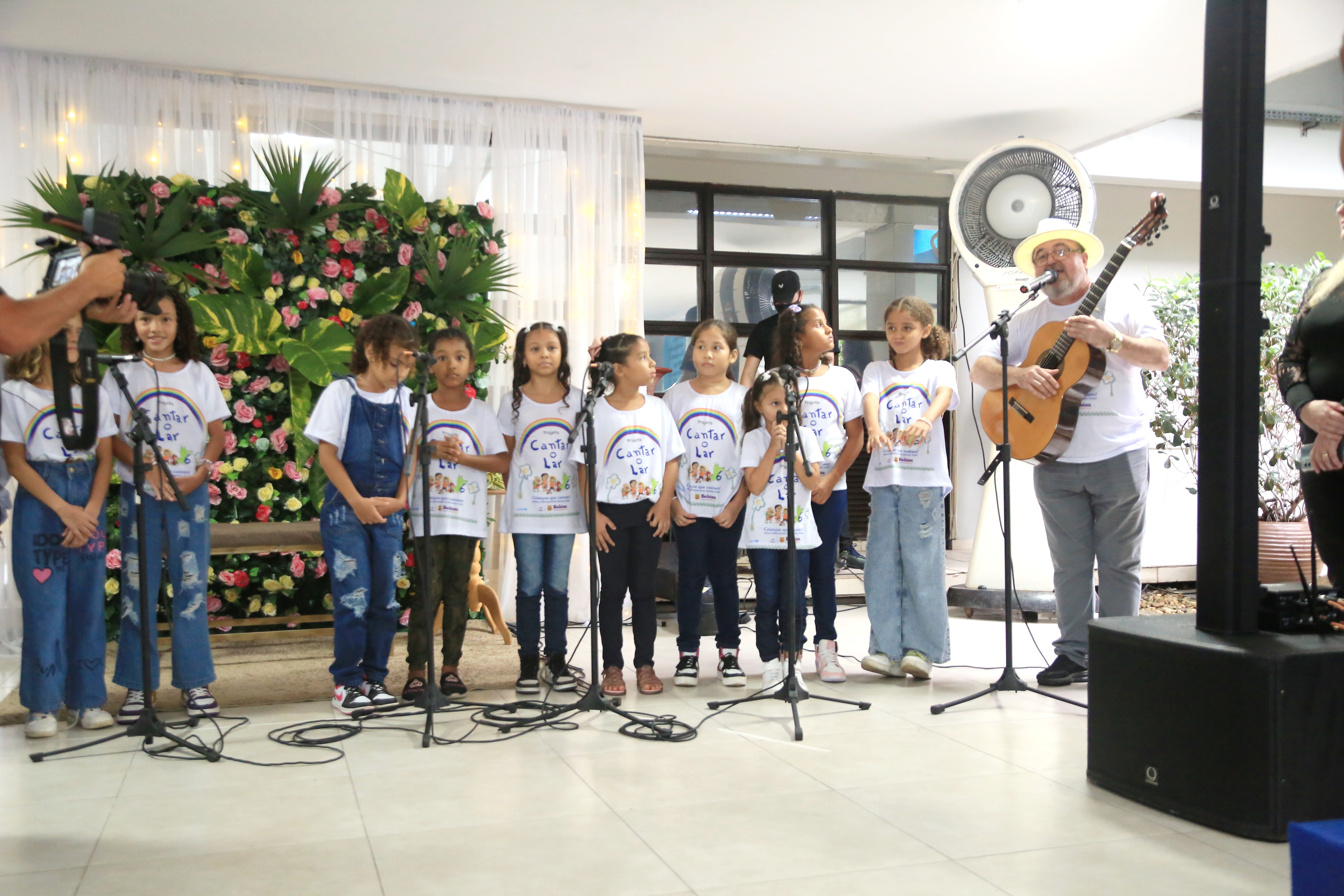 Nova titular da Secretaria Municipal de Educação, Araceli Lemos tomou posse nesta quinta-feira, 9