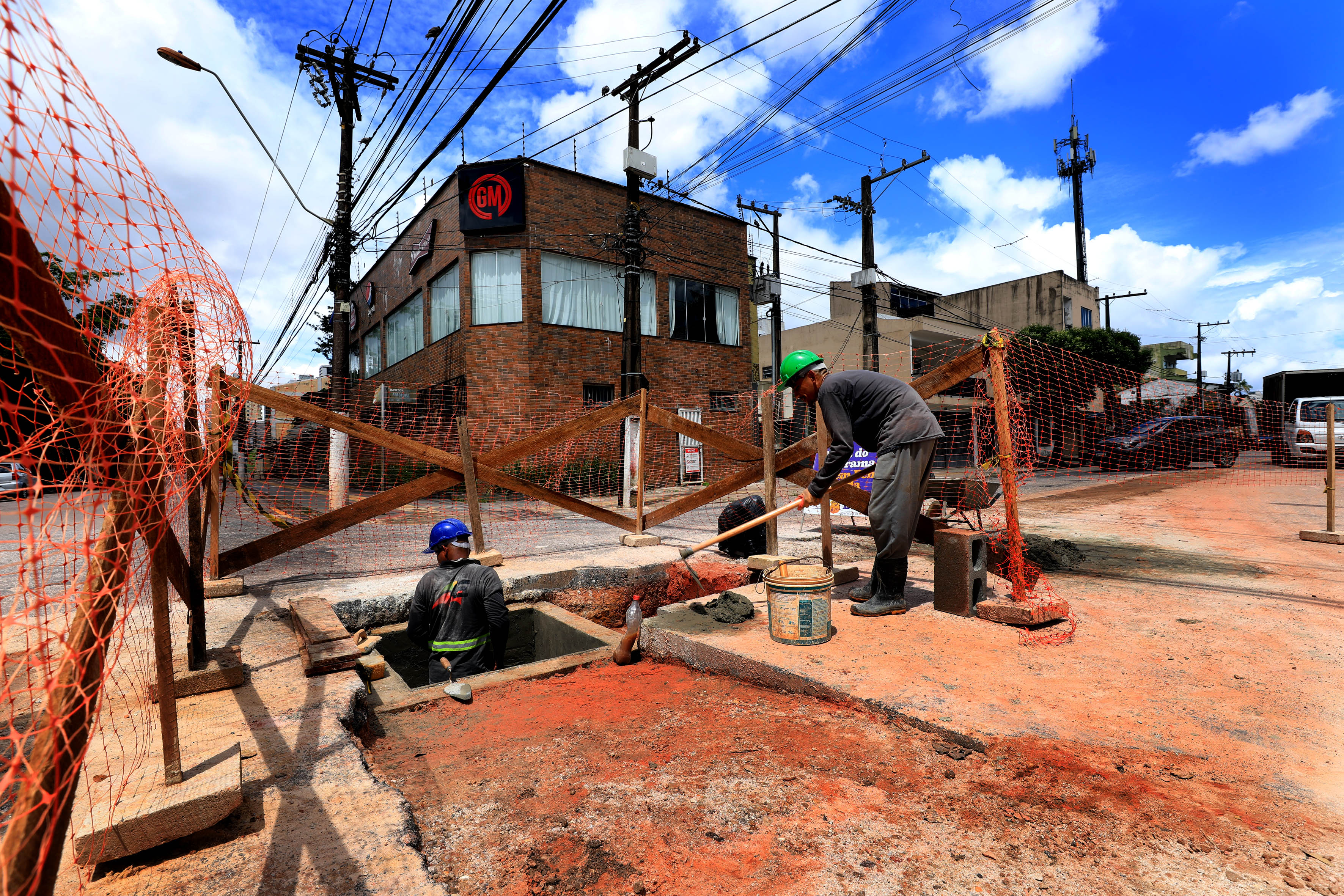 População vive expectativa de melhorias com avanço das obras na avenida Rômulo Maiorana