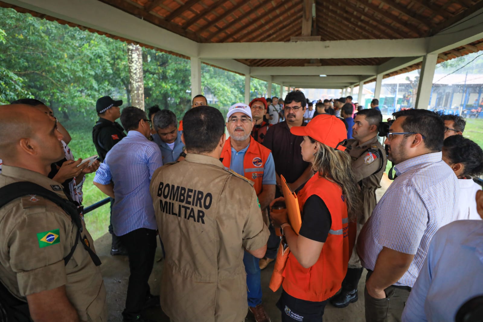 Prefeitura de Belém faz vistoria em área de erosão em Cotijuba e anuncia obras e assistência às famílias
