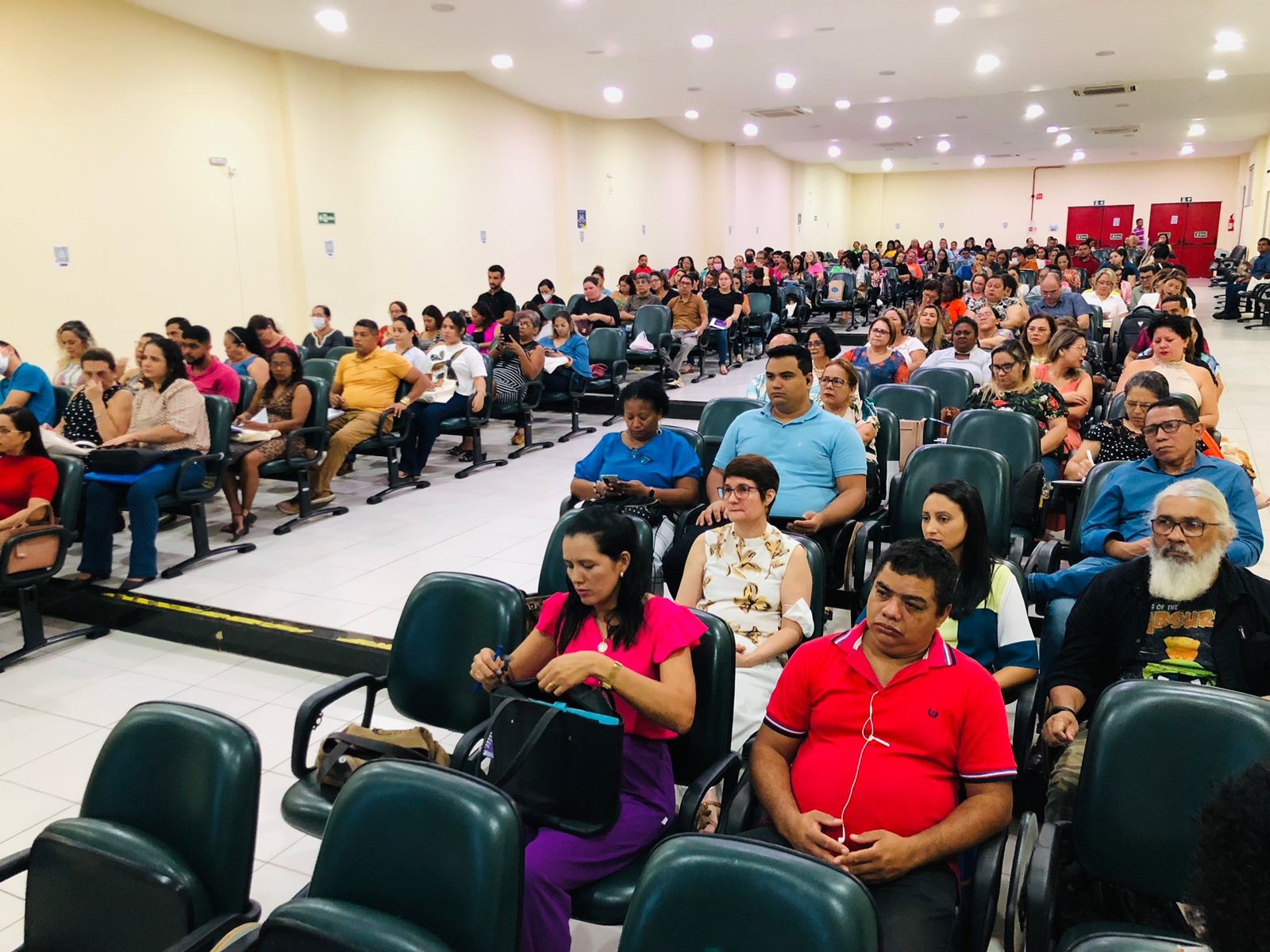 Prefeitura reúne com diretores e secretários de escolas e alinha novas rotinas administrativas e pedagógicas