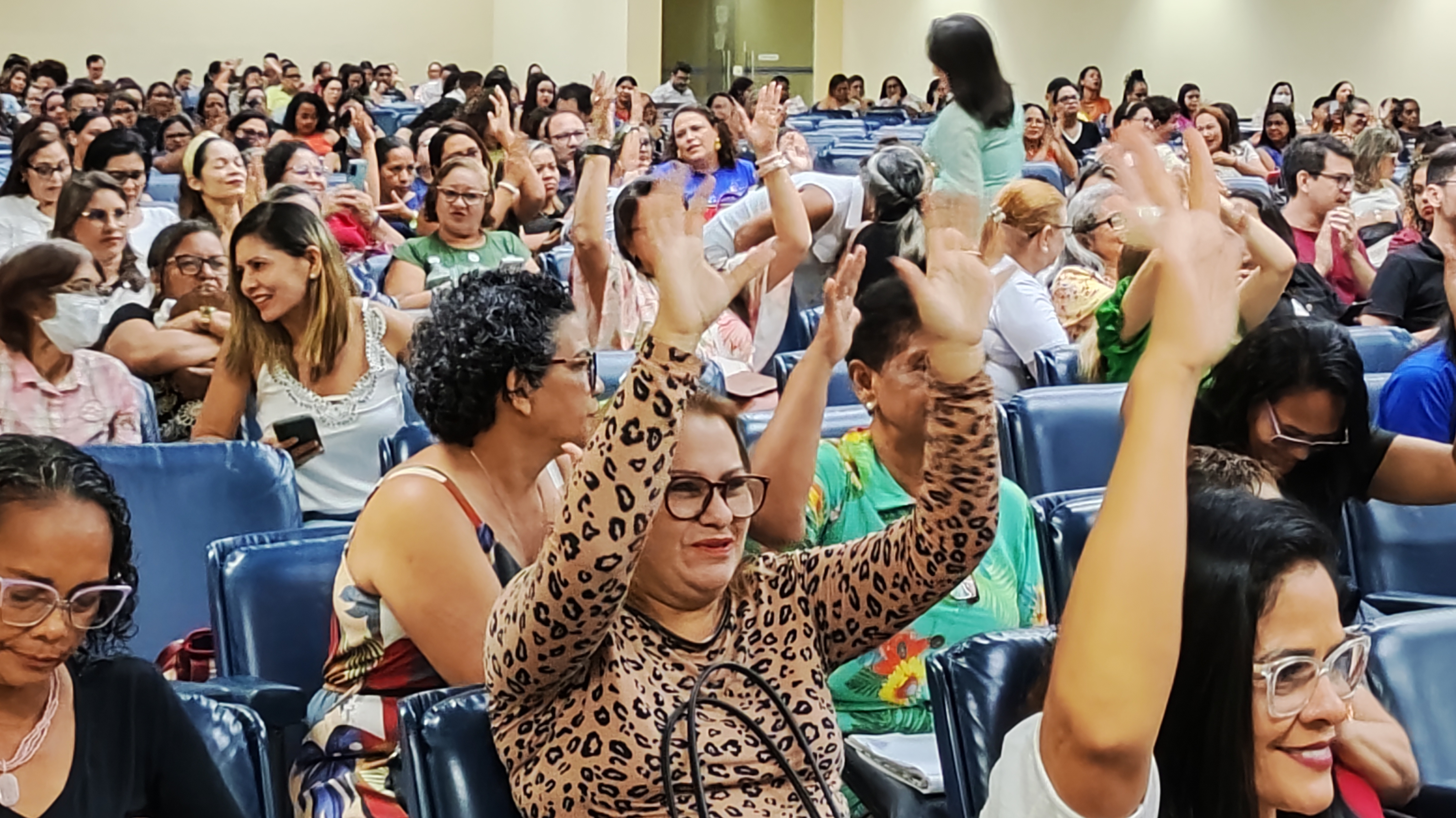 Educadores municipais debatem estratégias e ações para atuar em sala de aula com estudantes com autismo