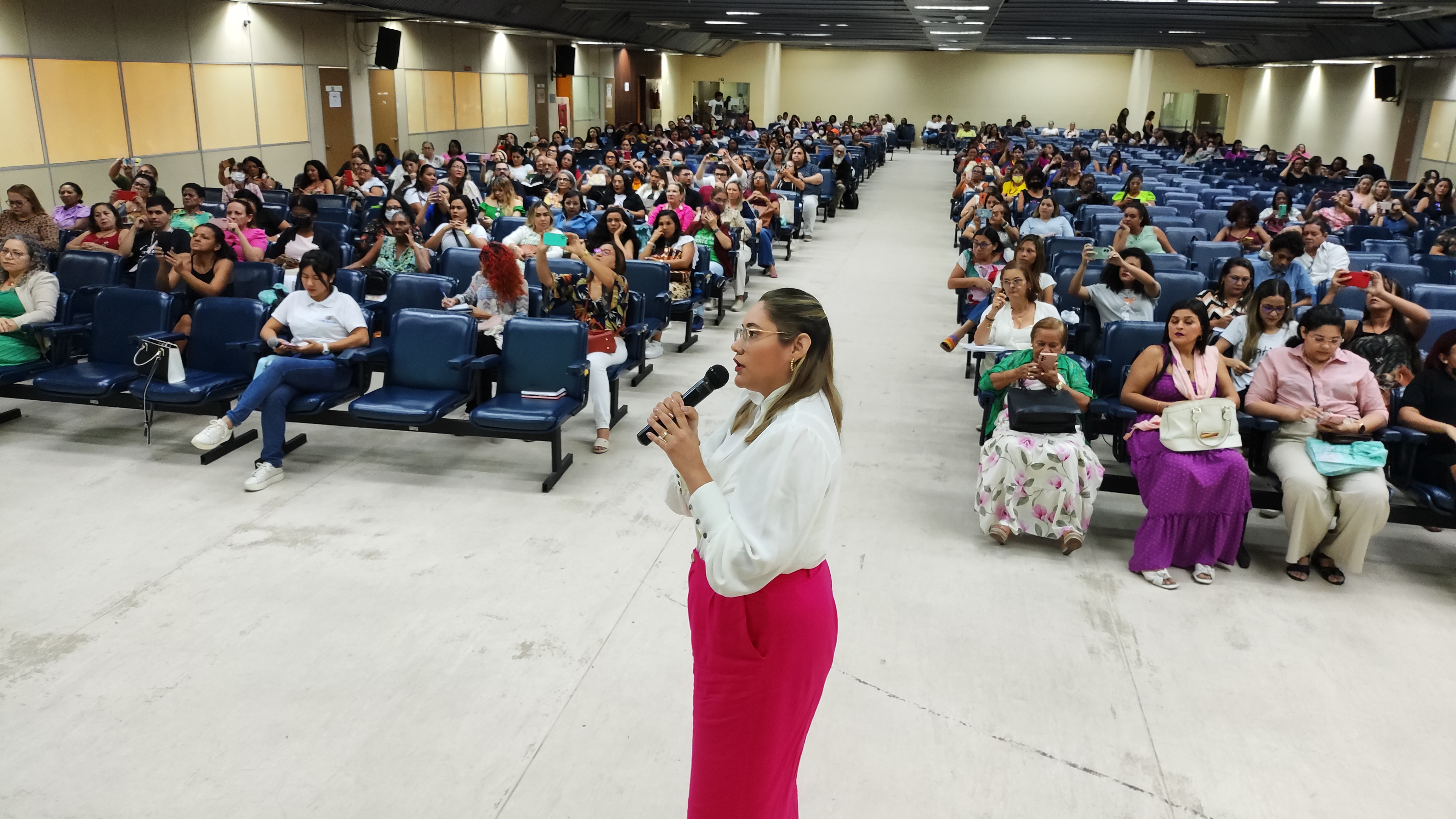 Educadores municipais debatem estratégias e ações para atuar em sala de aula com estudantes com autismo