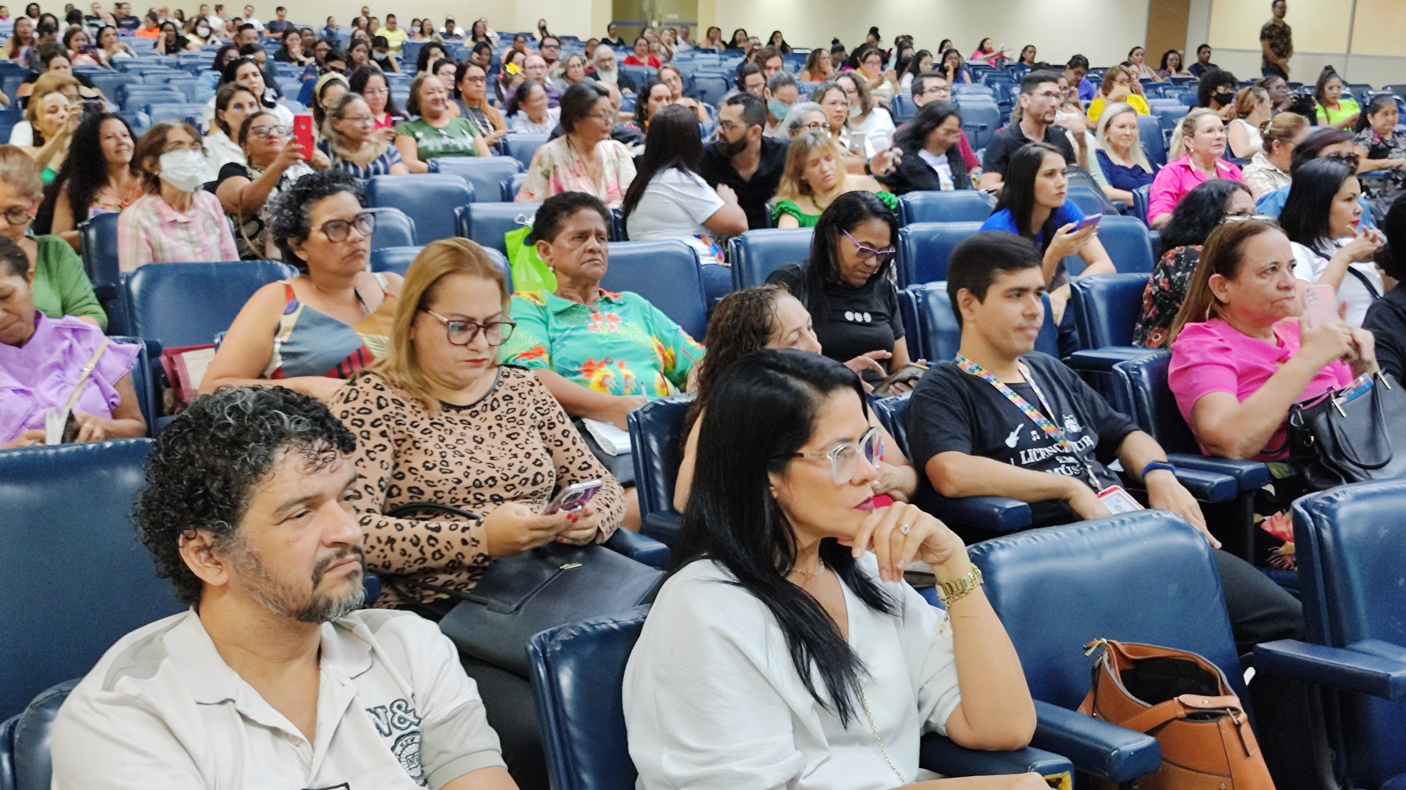 Educadores municipais debatem estratégias e ações para atuar em sala de aula com estudantes com autismo