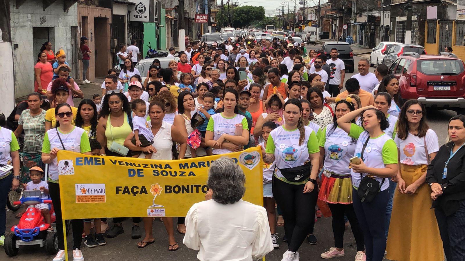 Estudantes e educadores da rede municipal vão às ruas contra a exploração de crianças e adolescentes