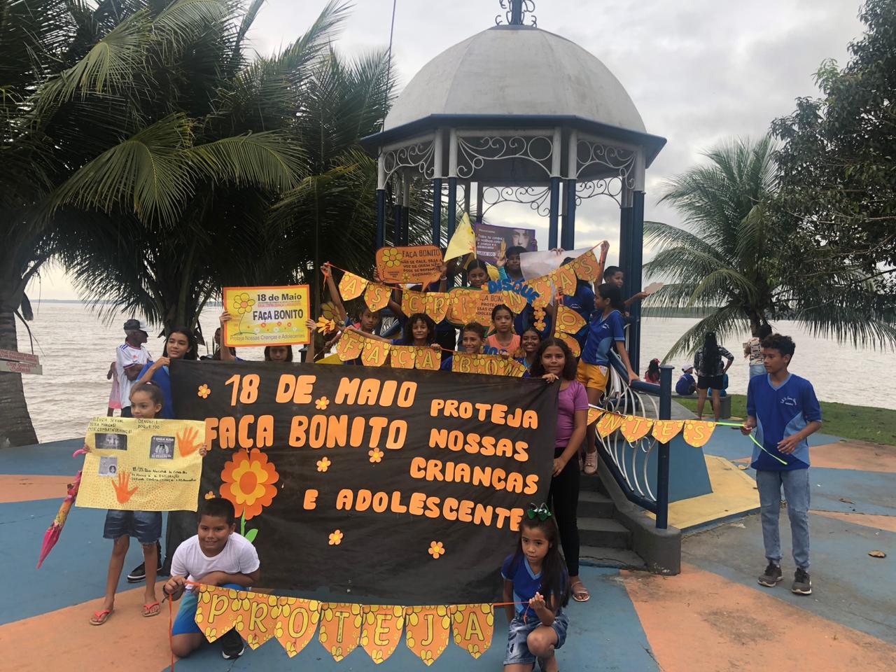 Estudantes e educadores da rede municipal vão às ruas contra a exploração de crianças e adolescentes