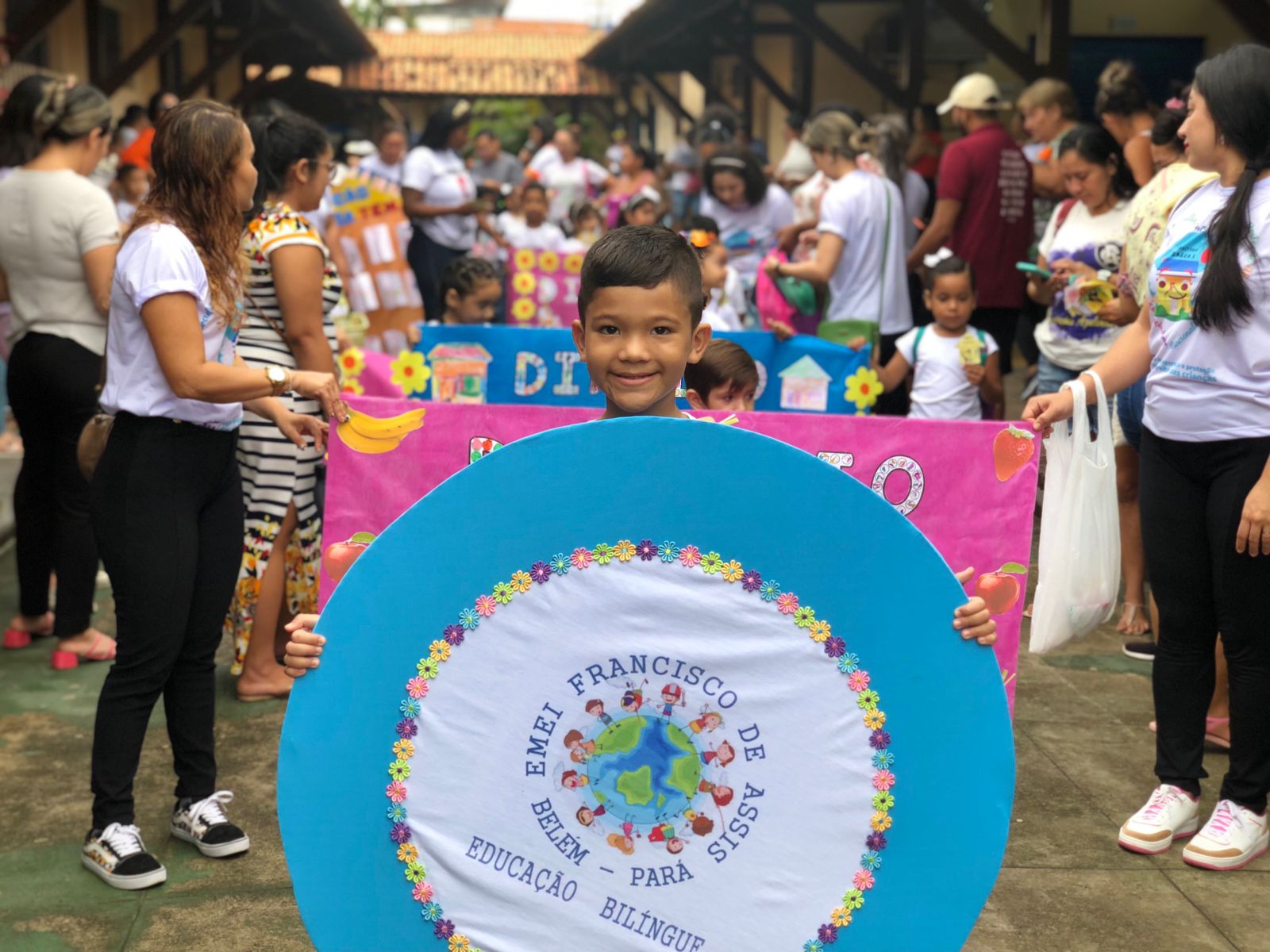 Estudantes e educadores da rede municipal vão às ruas contra a exploração de crianças e adolescentes