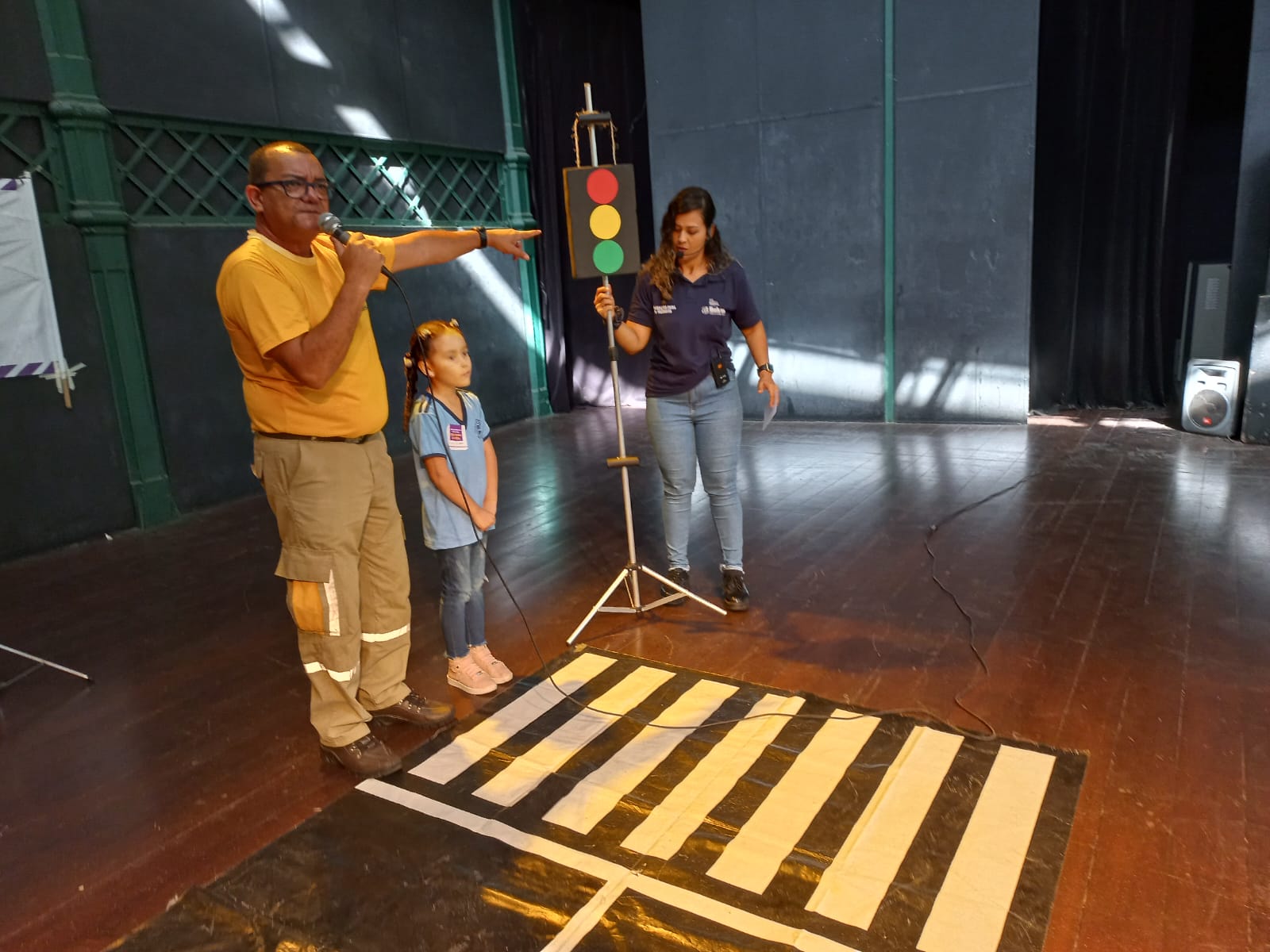 Arte é utilizada para alunos da rede municipal de ensino aprenderem sobre trânsito seguro