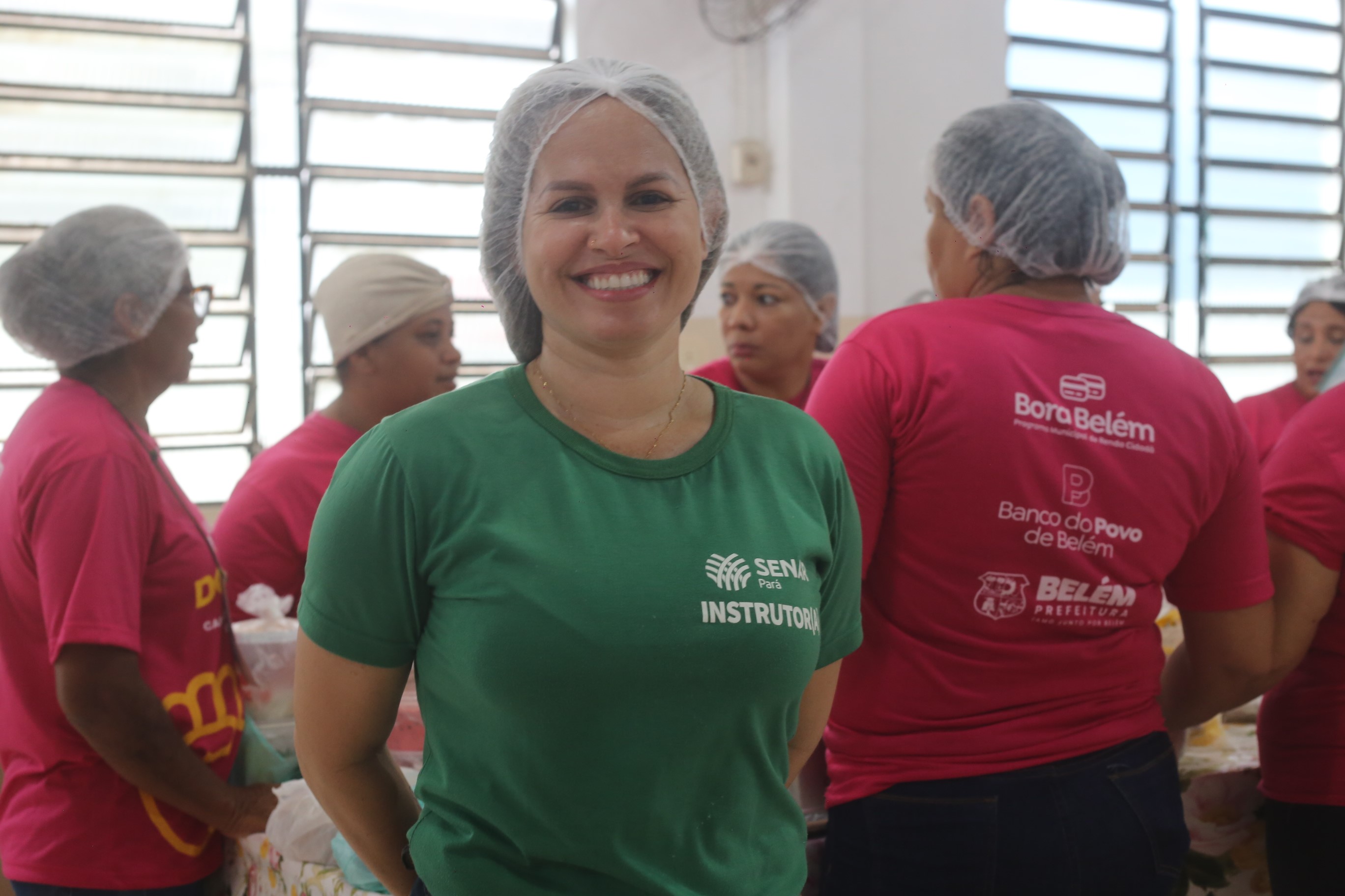 Programa Donas de Si leva opção de renda para mulheres da Terra Firme com curso de bolos e doces