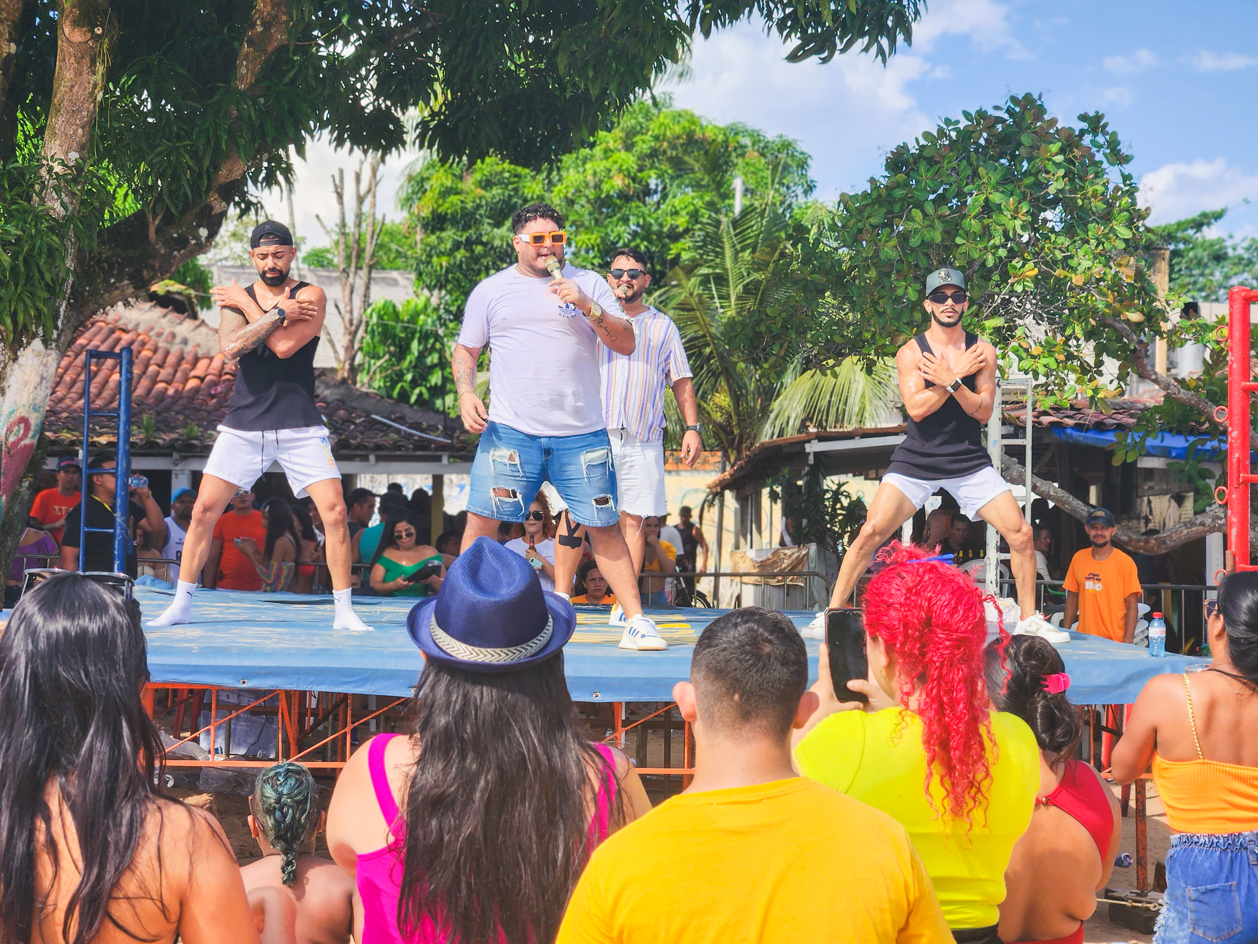 Lutas de boxe e atrações musicais animaram o domingo de verão em Icoaraci