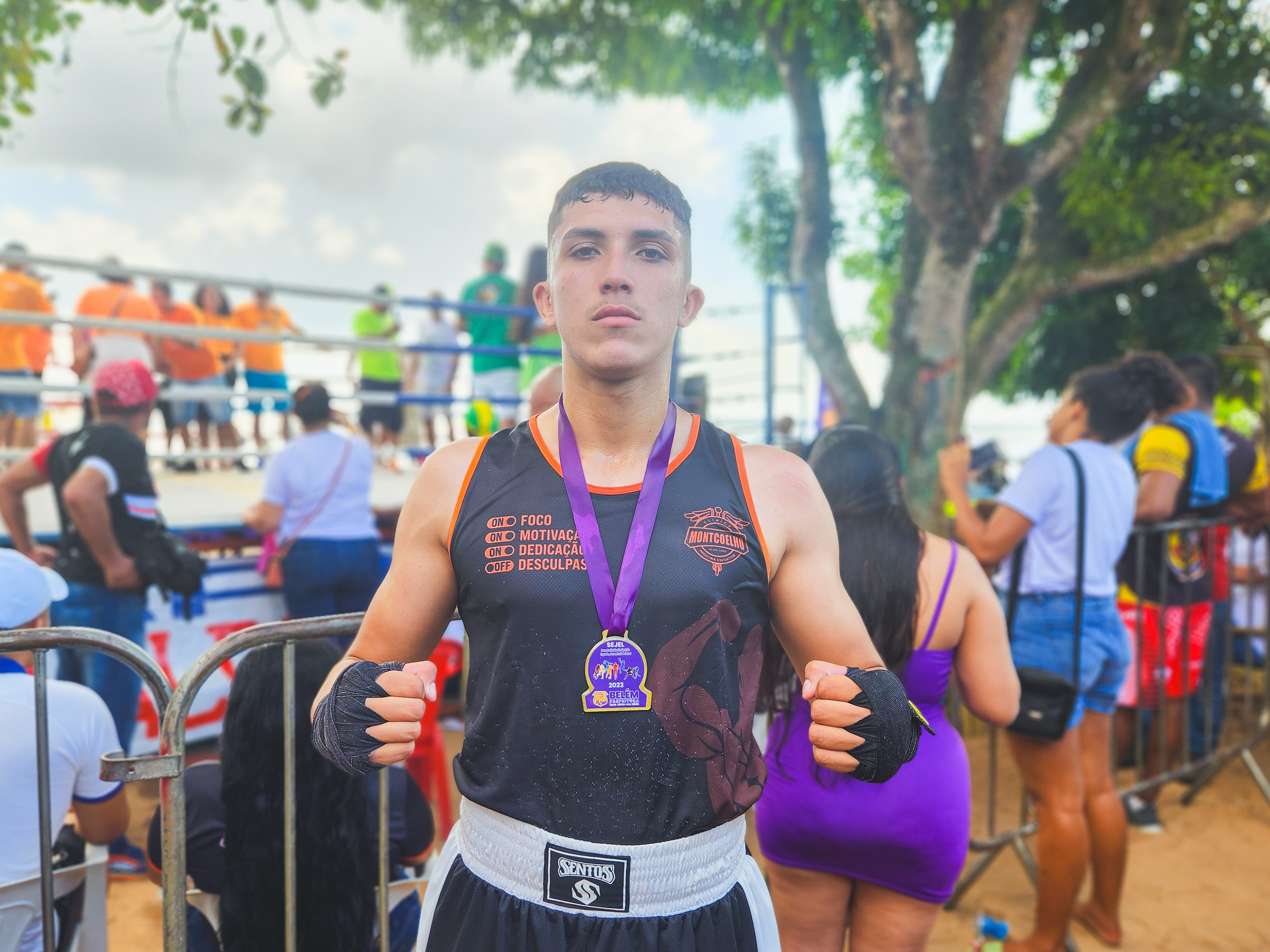 Lutas de boxe e atrações musicais animaram o domingo de verão em Icoaraci