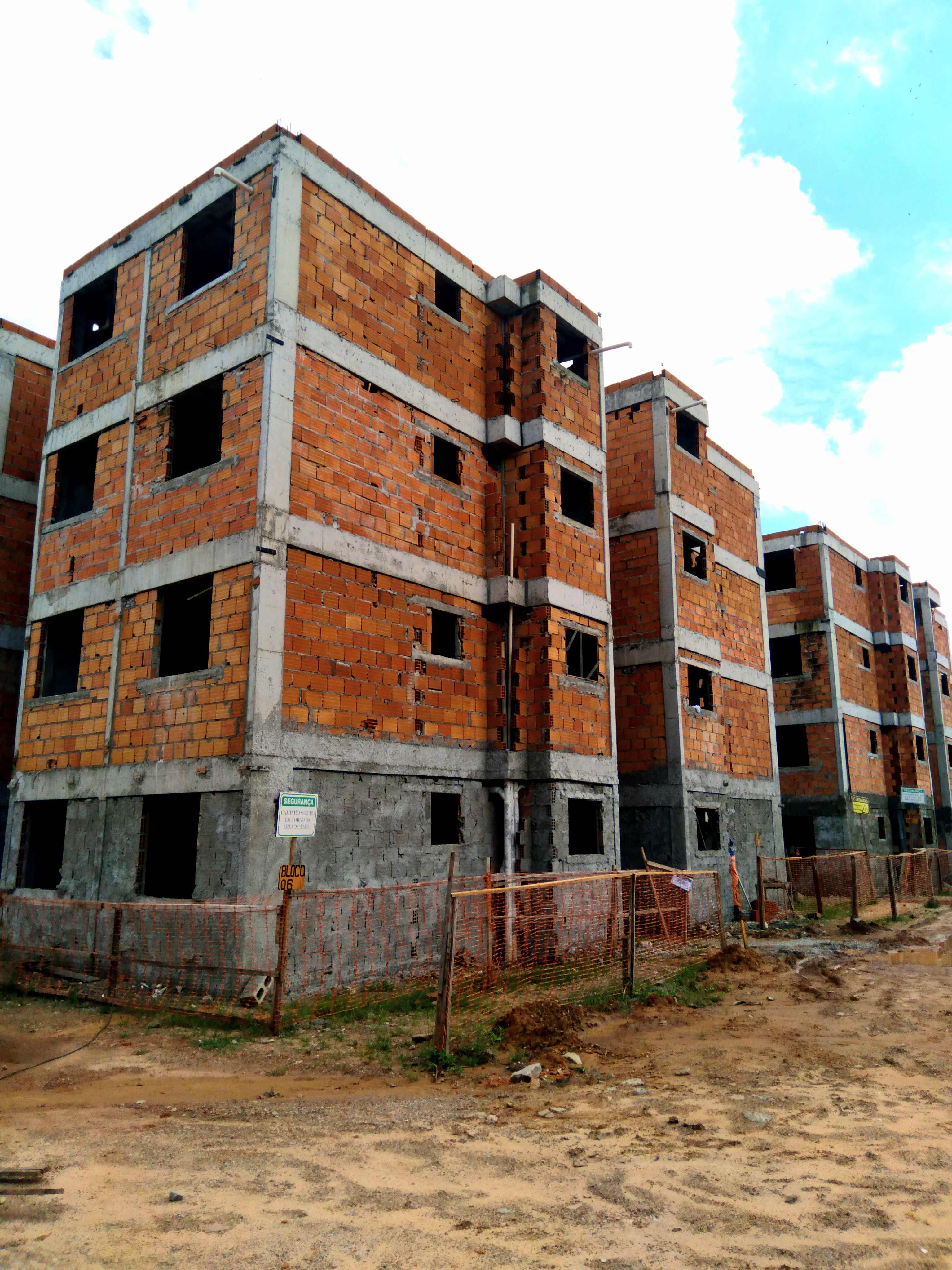 Prefeitura constrói casas para centenas de famílias remanejadas na execução do Promaben