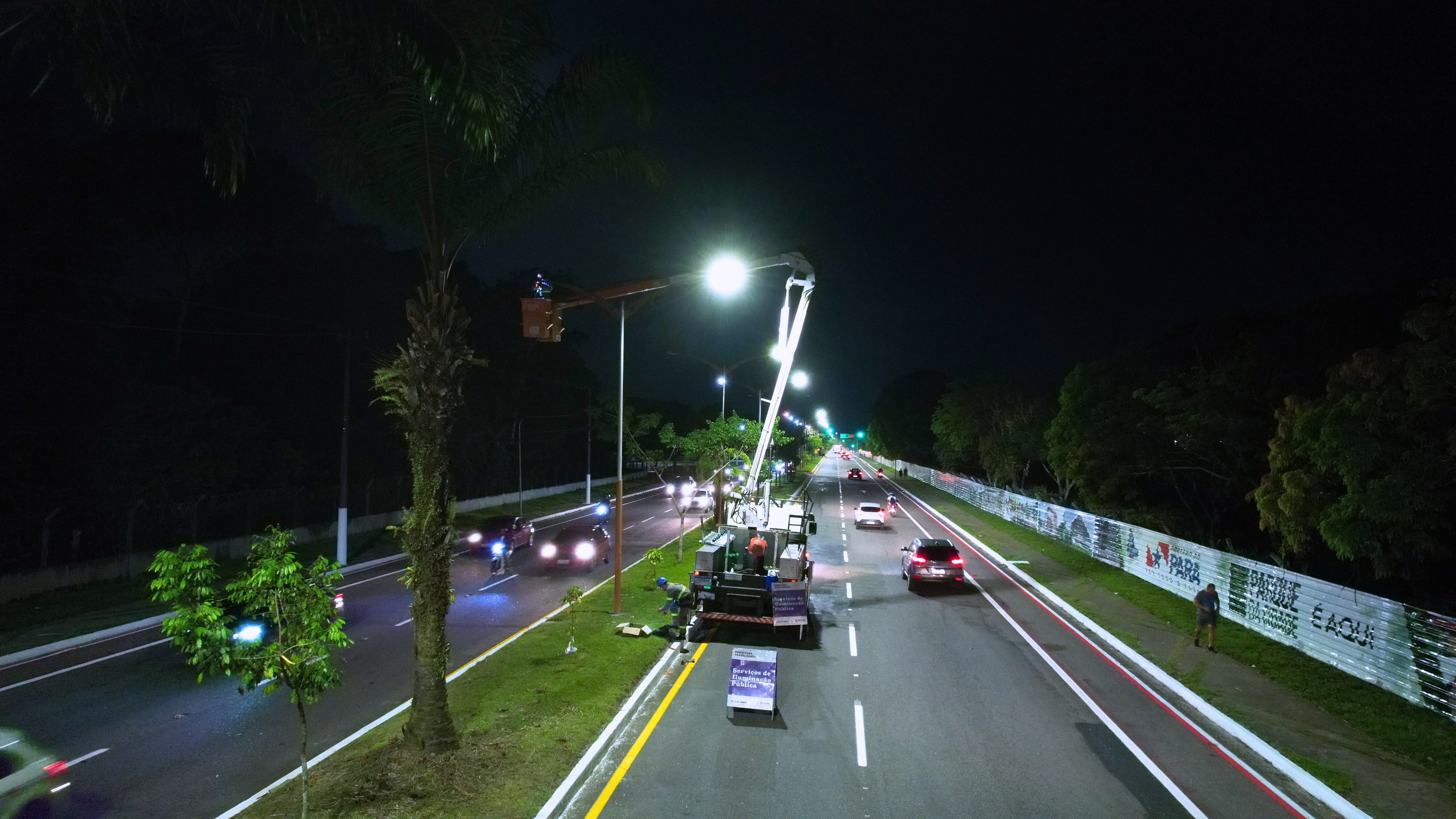 Avenida Júlio César recebe nova e moderna iluminação com a instalação de mais de 400 pontos de LED