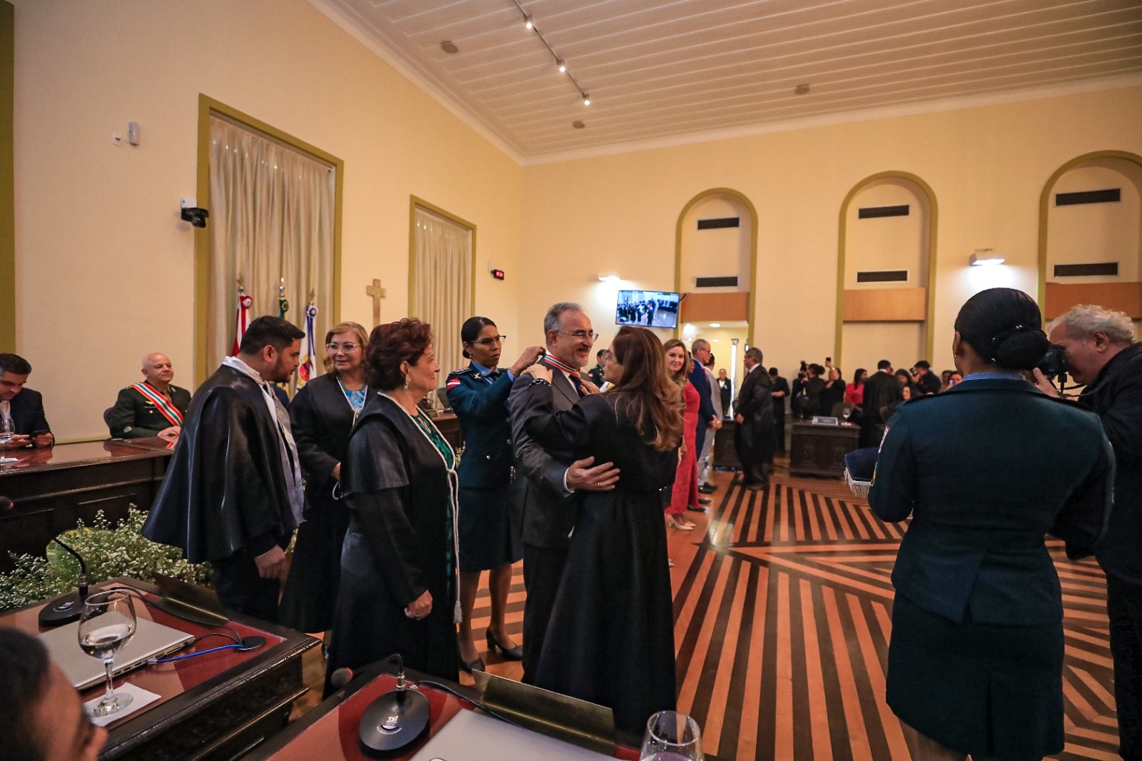 Prefeito de Belém recebe medalha da Ordem do Mérito do Tribunal de Justiça do Pará