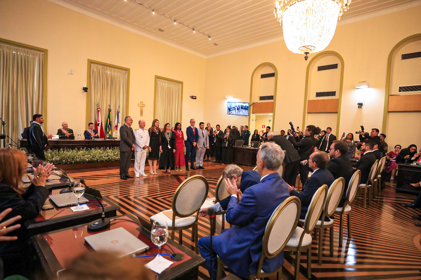 Prefeito de Belém recebe medalha da Ordem do Mérito do Tribunal de Justiça do Pará