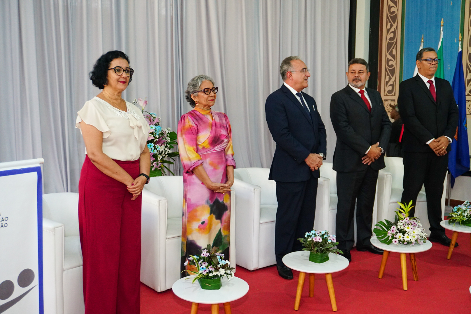 Conselho Municipal de Educação homenageia o prefeito Edmilson Rodrigues com a medalha Paulo Freire